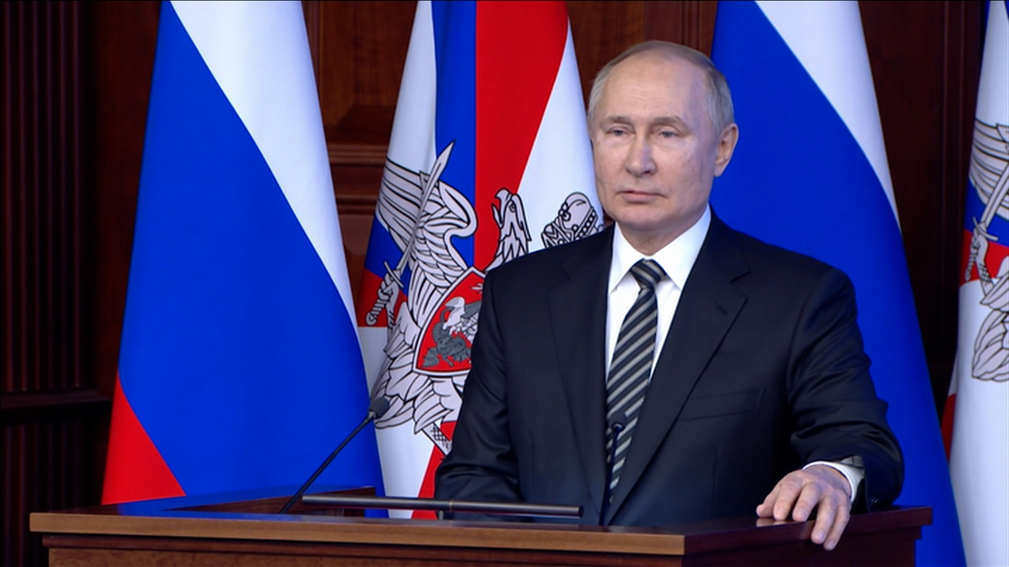 Путин: развитие новейших видов вооружения шло активными темпами