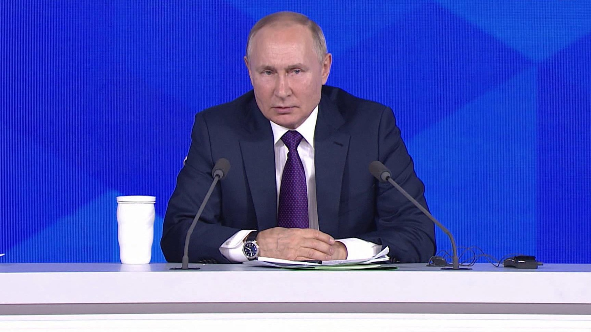 Владимир Путин ответил на вопросы об экстремизме и оскорблении чувств