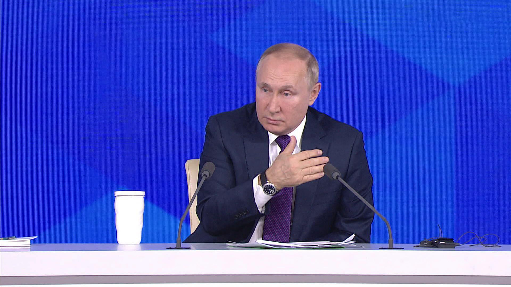 Владимир Путин о "новой этике" Запада: "У всех народов Российской Федерации есть определенная внутренняя моральная защита от такого мракобесия"