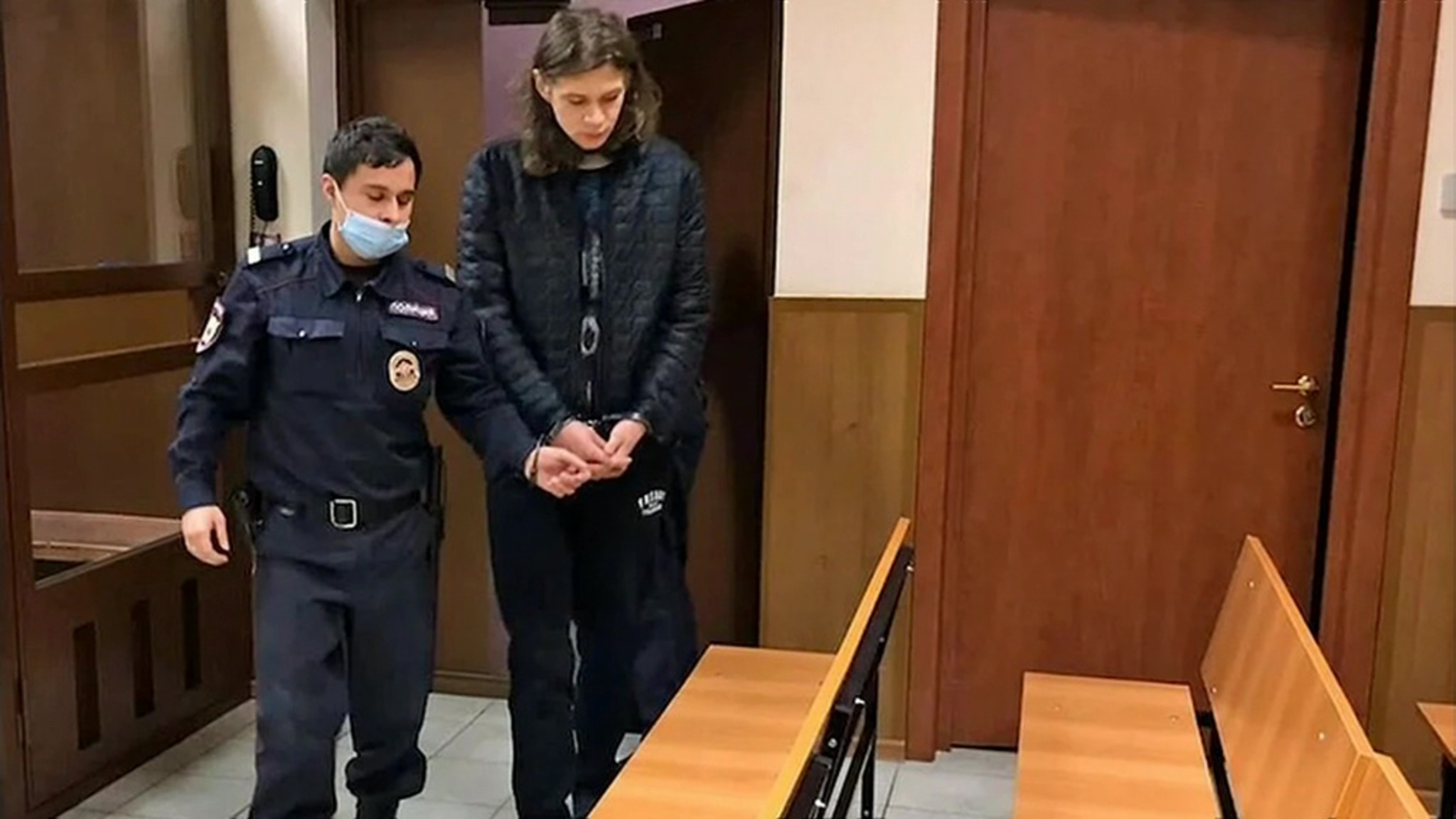 Блогер, справивший нужду на портрет ветерана, сядет на 4 года