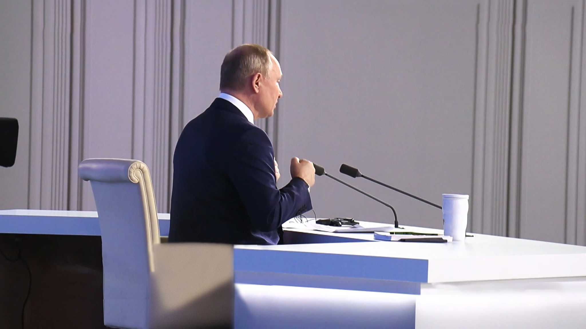 "В засаде": за кулисами Большой пресс-конференции Владимира Путина
