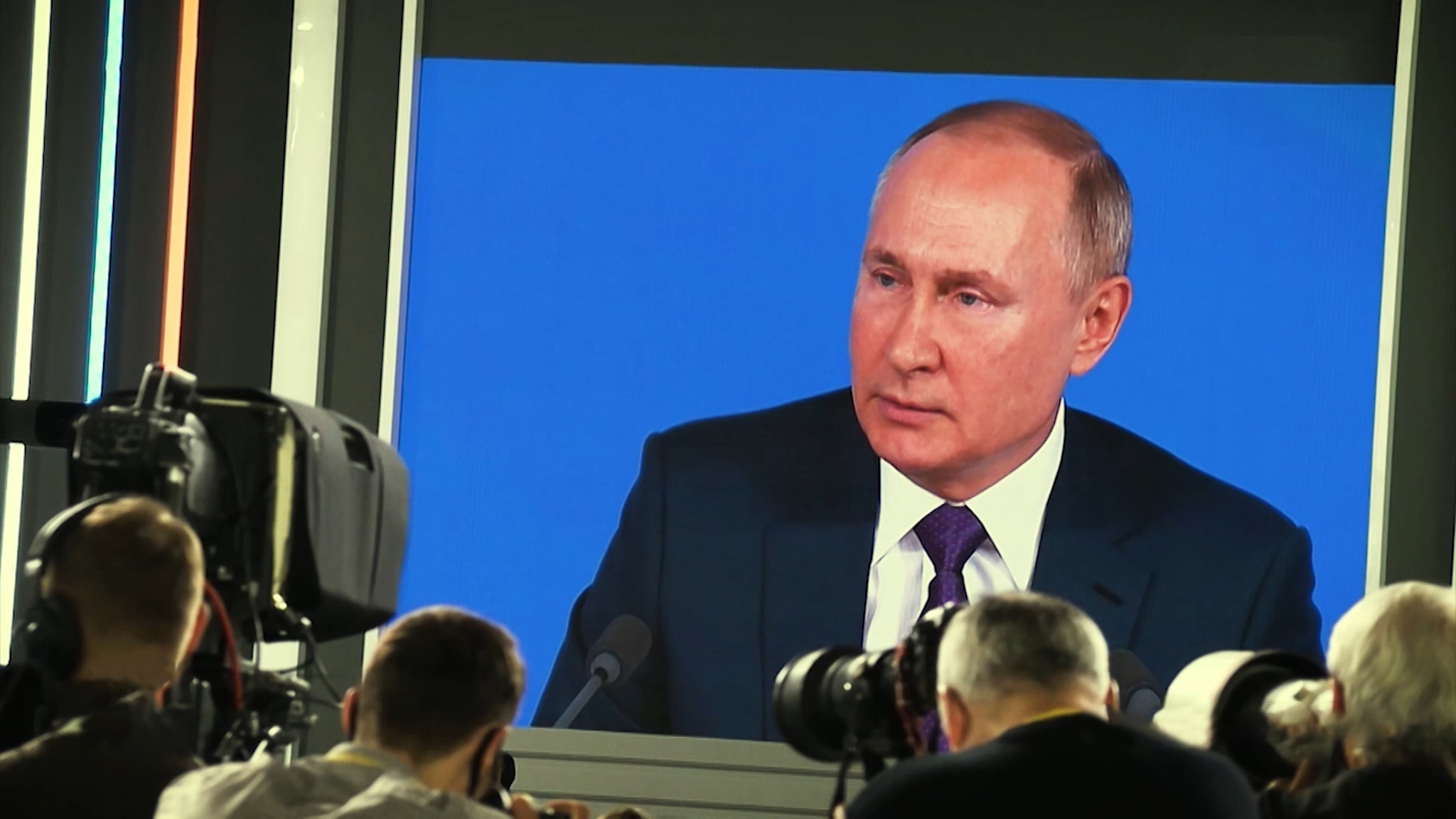 За четыре часа журналисты успели спросить президента почти обо всем