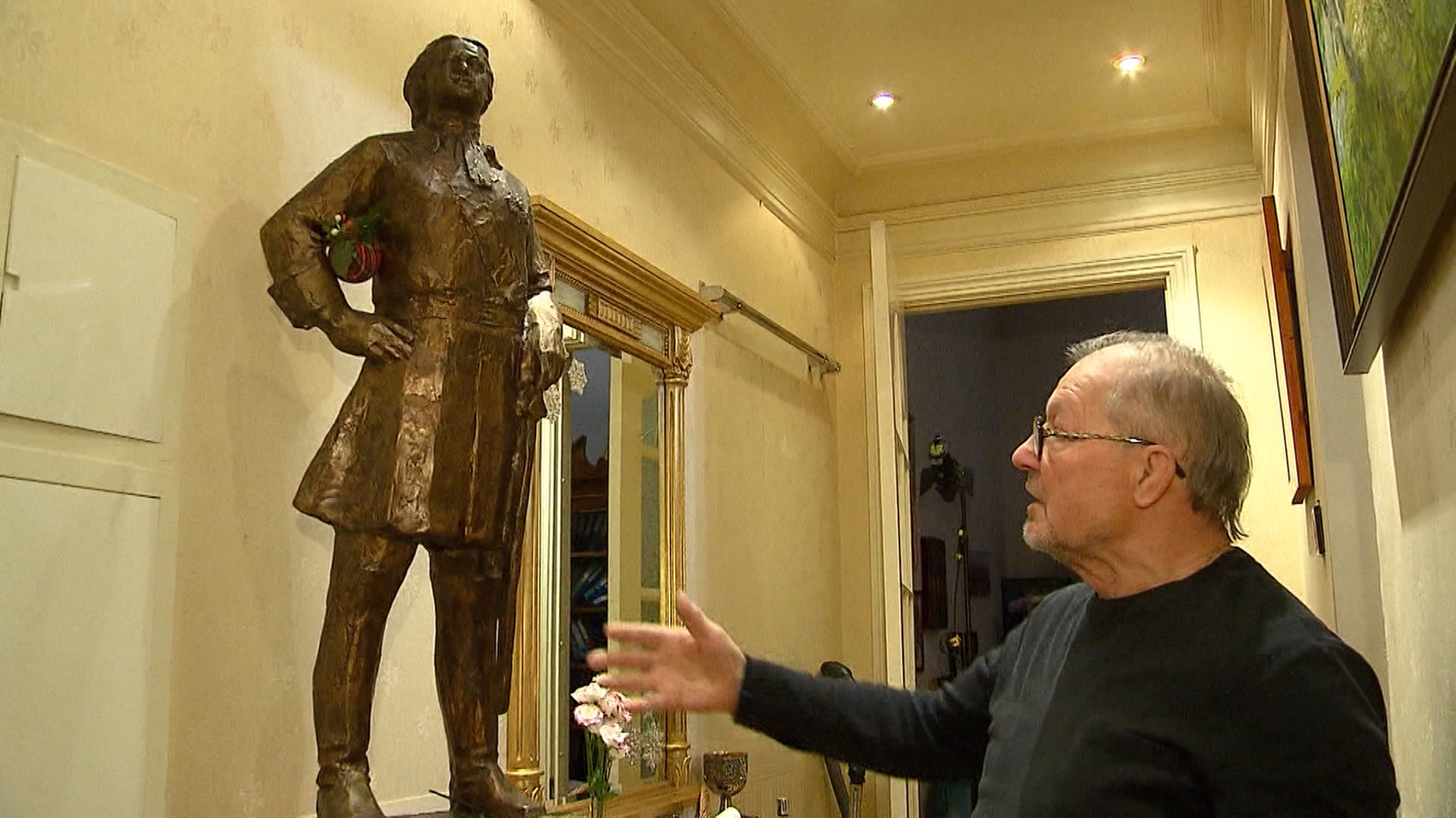 Известный столичный скульптор стал жертвой мошенников