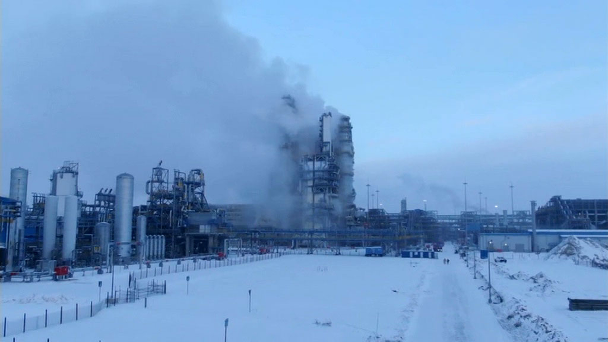 Взрыв газа произошел на заводе в Амурской области
