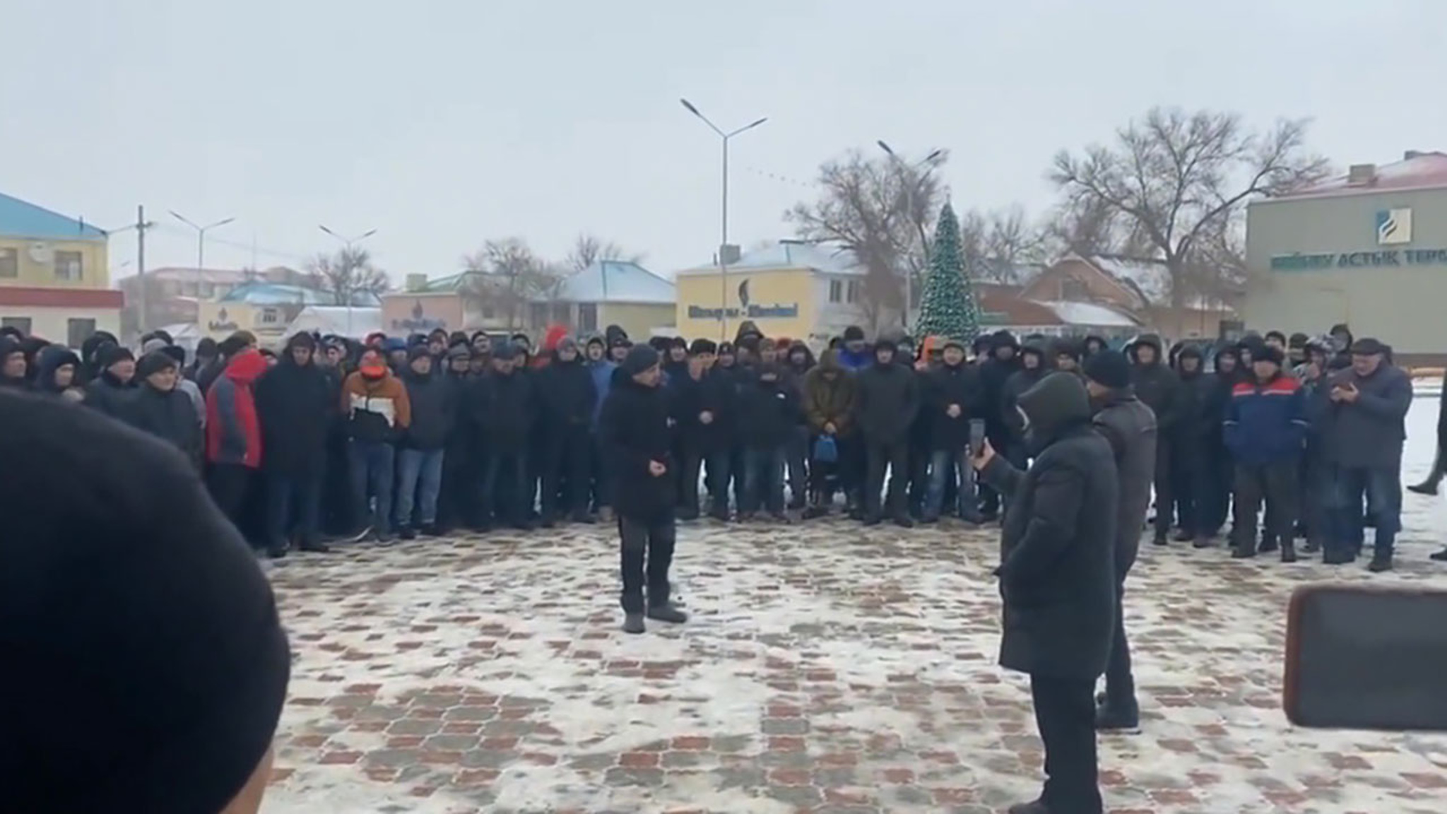 В Казахстане введут временное госрегулирование цен на топливо