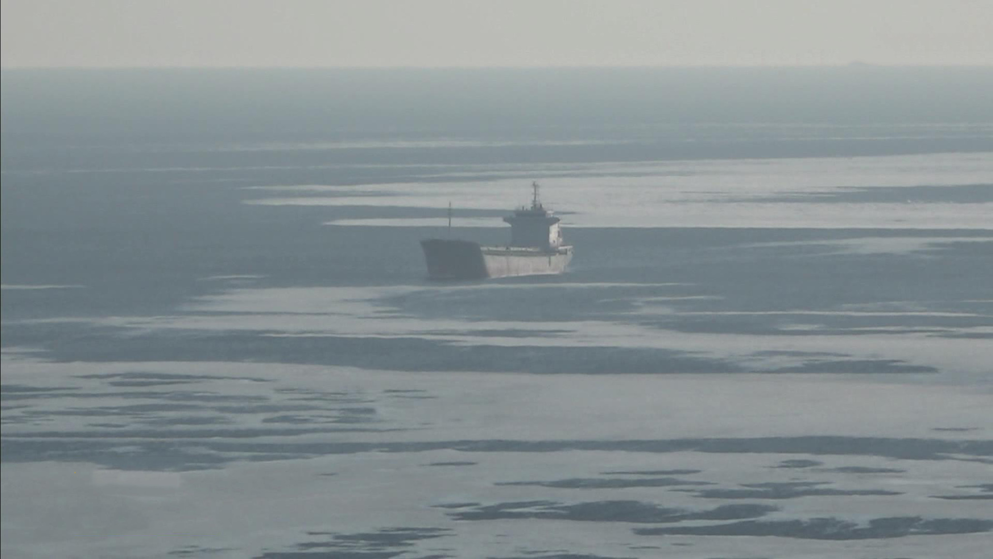 Сутки между жизнью и смертью: в Охотском море спасены моряки