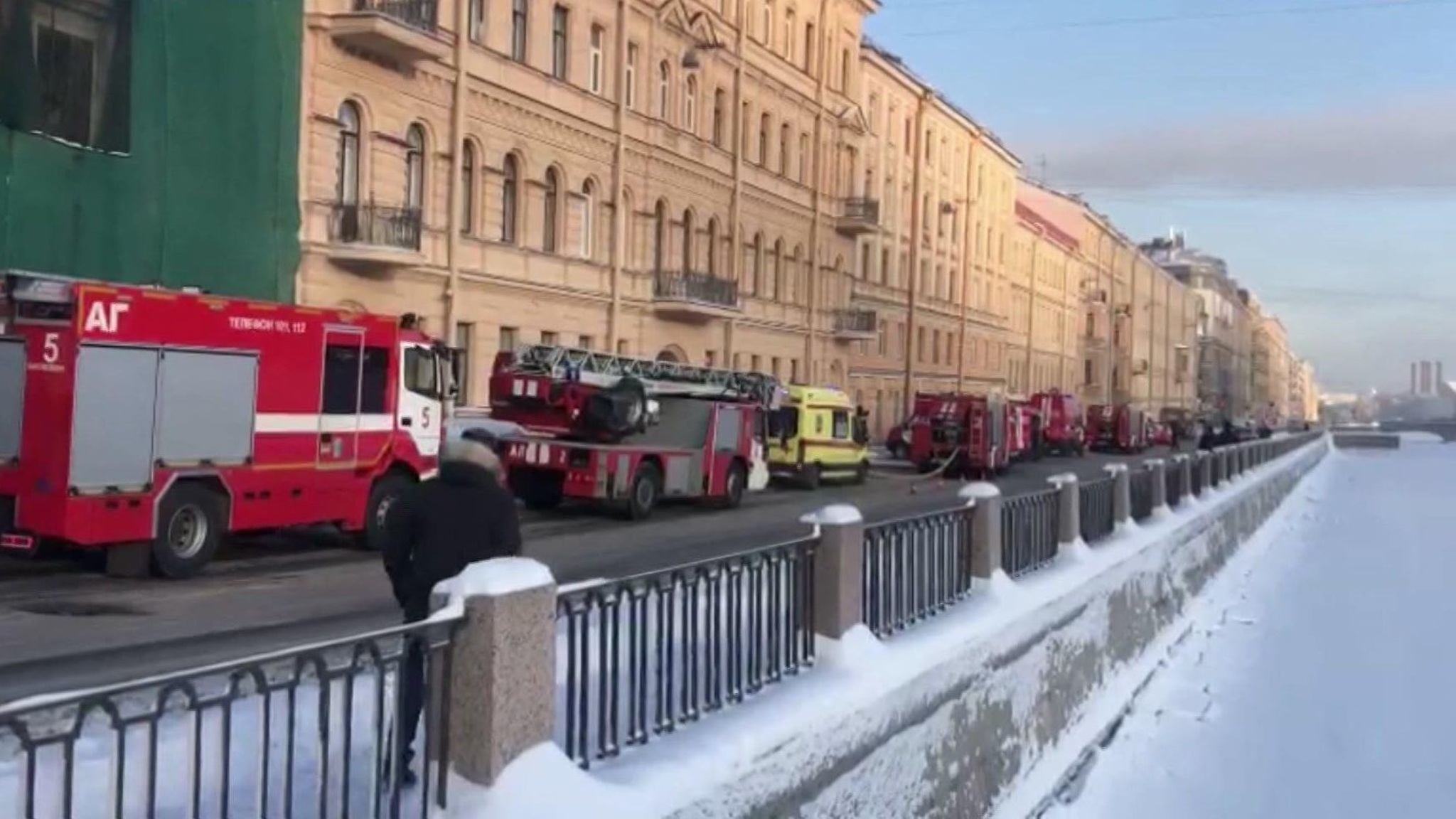 В центре Петербурга загорелся доходный дом Сорокина
