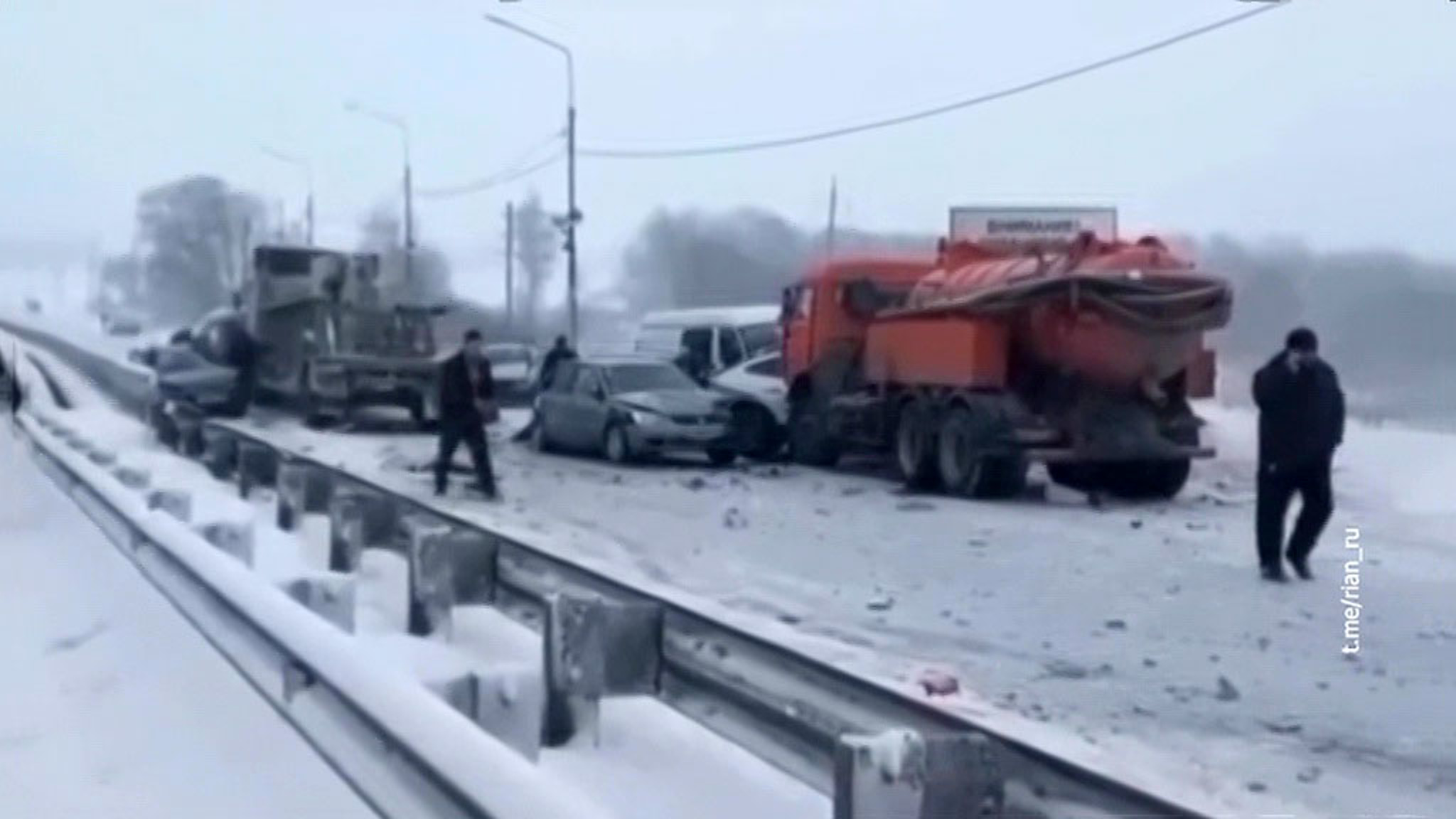 19 автомобилей попали в массовое ДТП в Липецке