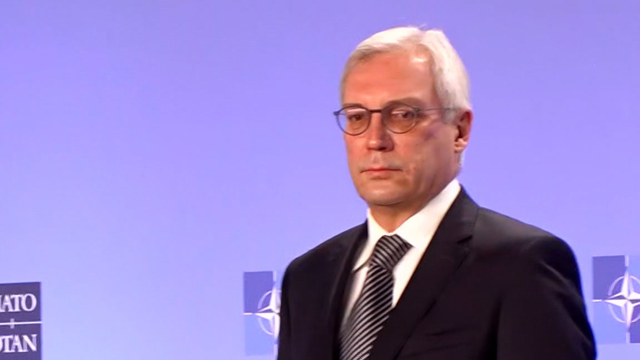 Грушко и Шерман перед Советом Россия – НАТО обменялись рукопожатием