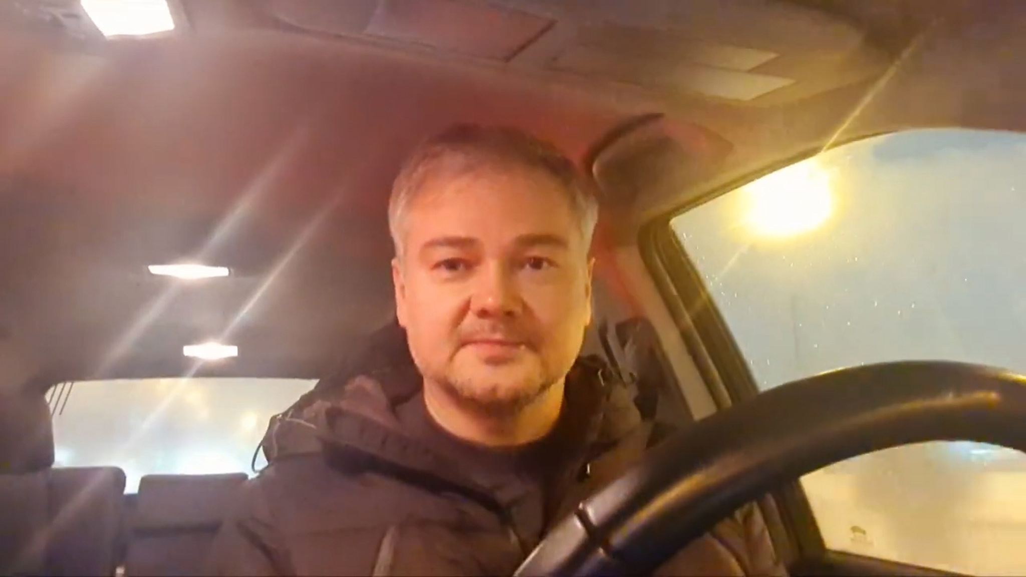 Москвичей ждет слякоть, атмосферное давление упадет ниже барического "плинтуса"