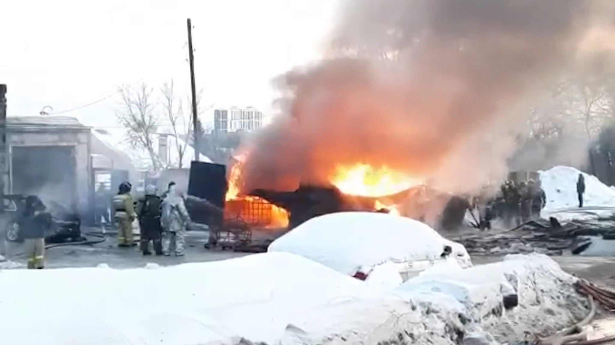 Пожар на частной АЗС в Новосибирске: лишь чудом обошлось без жертв