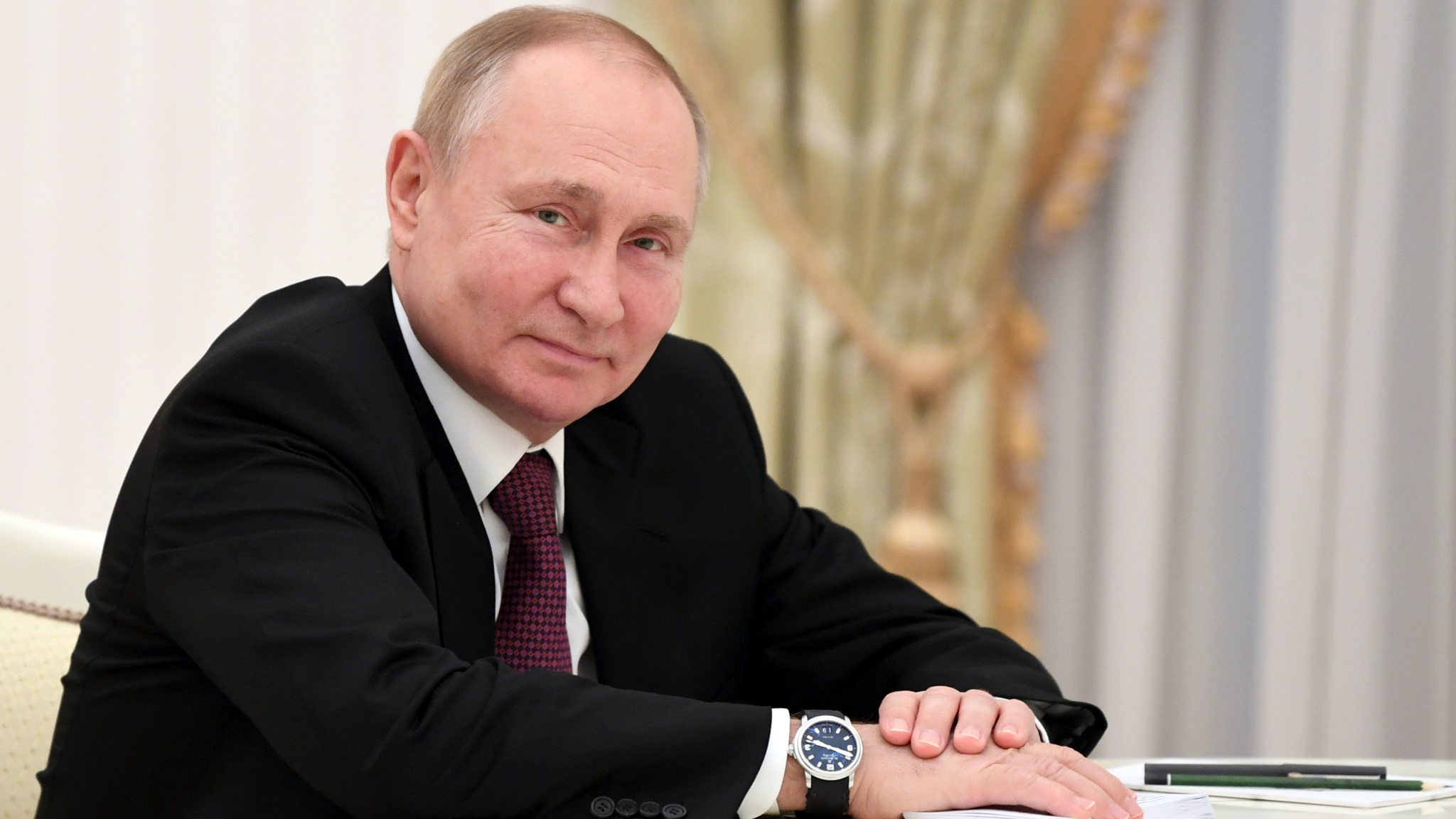 Путин поздравил российских фигуристов с победой в командном турнире Олимпиаде