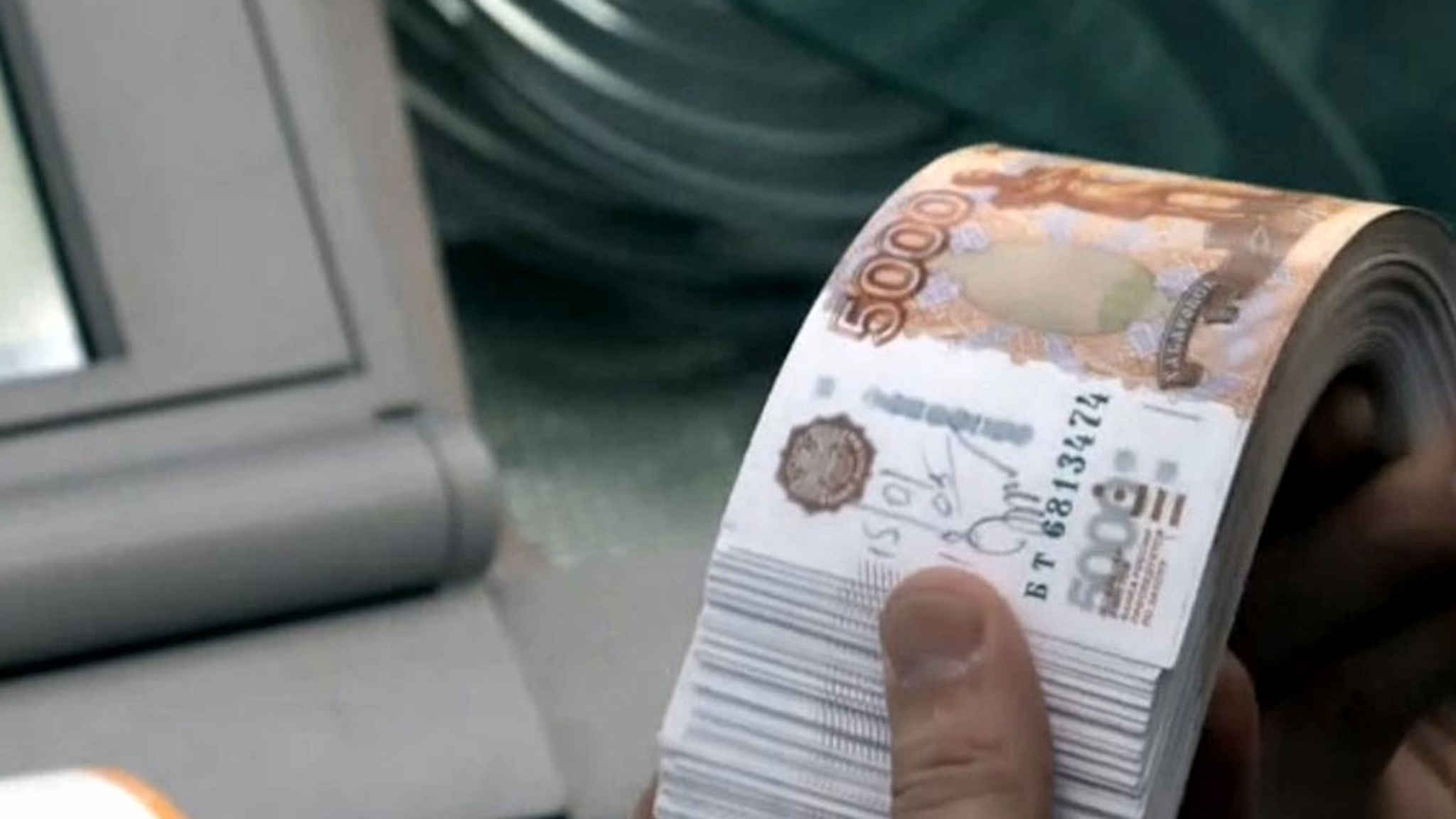 В Омске экс-полицейский попался на взятках на 1,8 млн