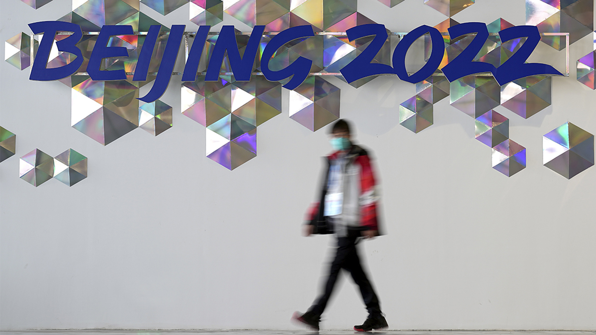 Олимпийские деревни Пекина принимают первые делегации