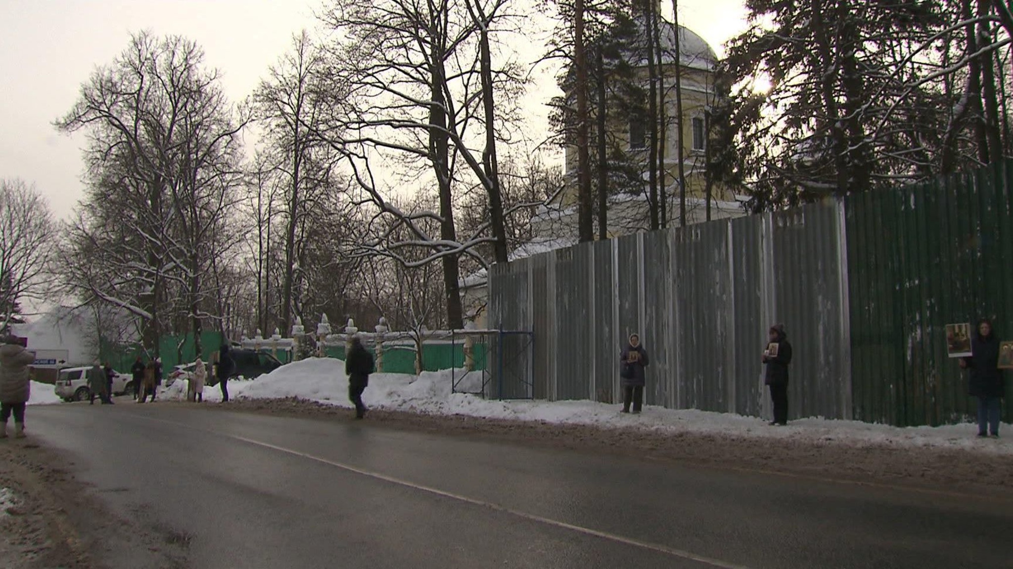 Акция протеста в очередной раз прошла около усадьбы Ильинское-Усово