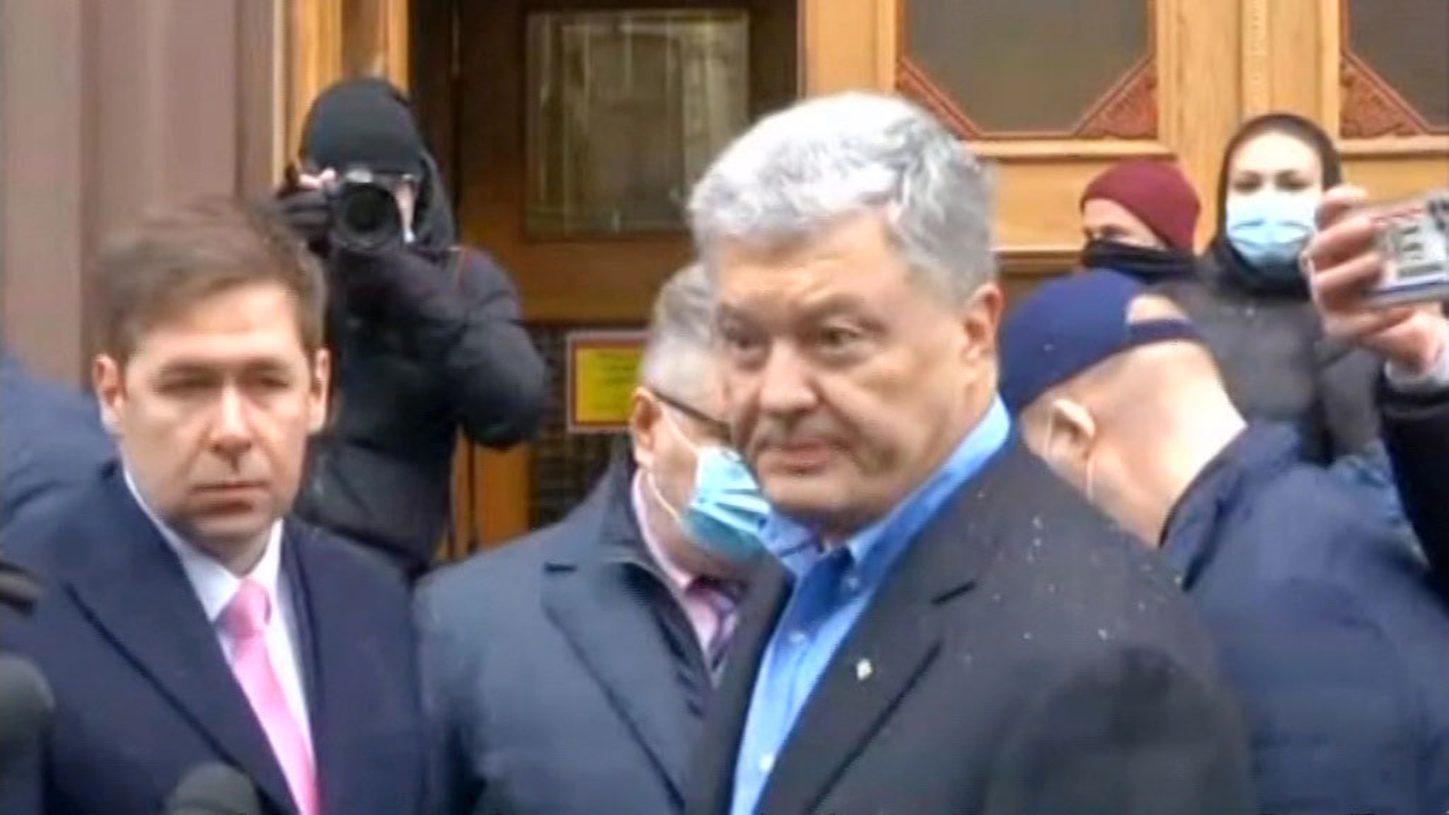 Порошенко отказался давать показания и покинул здание ГБР