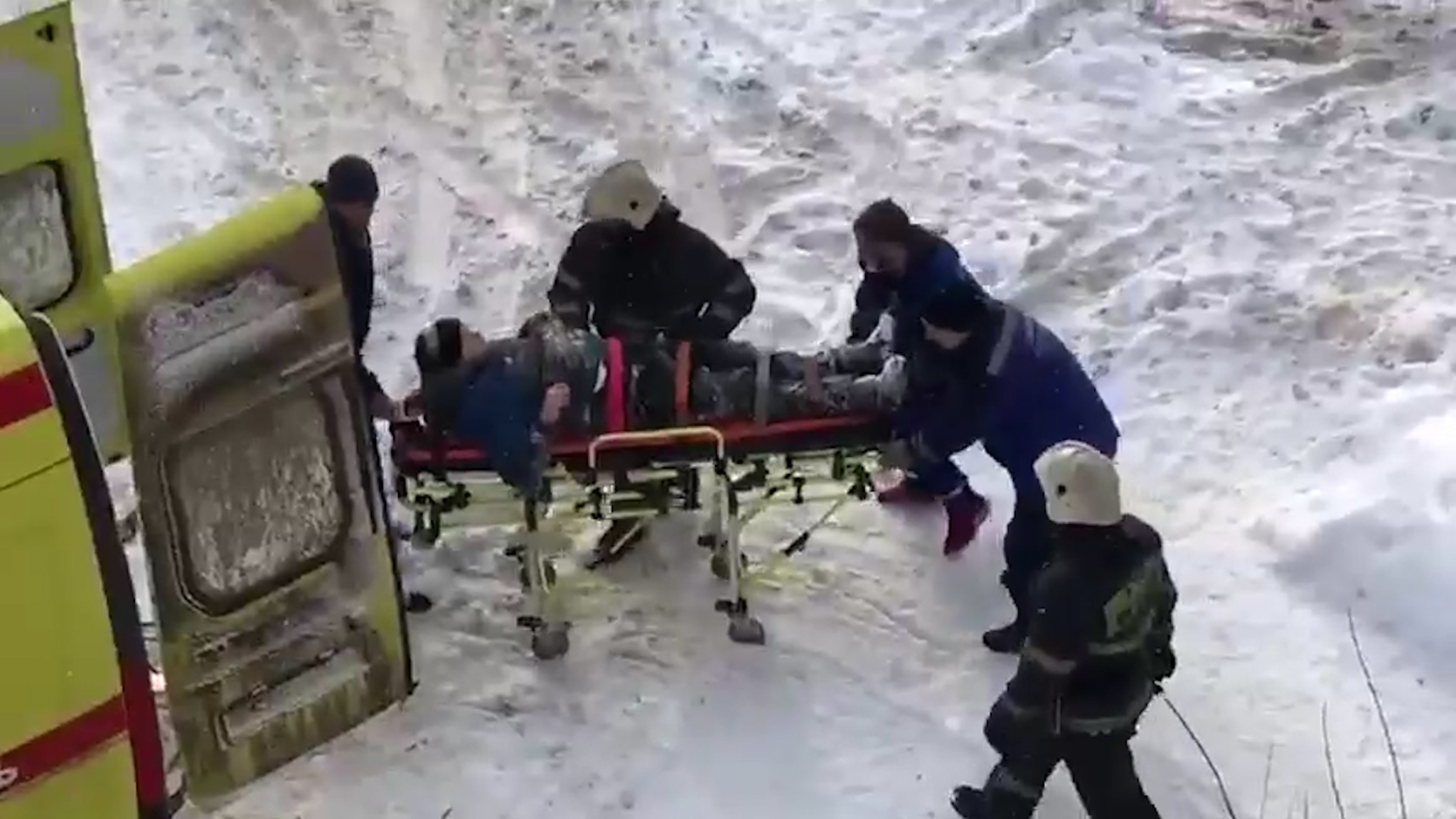 В Твери рабочий упал с крыши пятиэтажки
