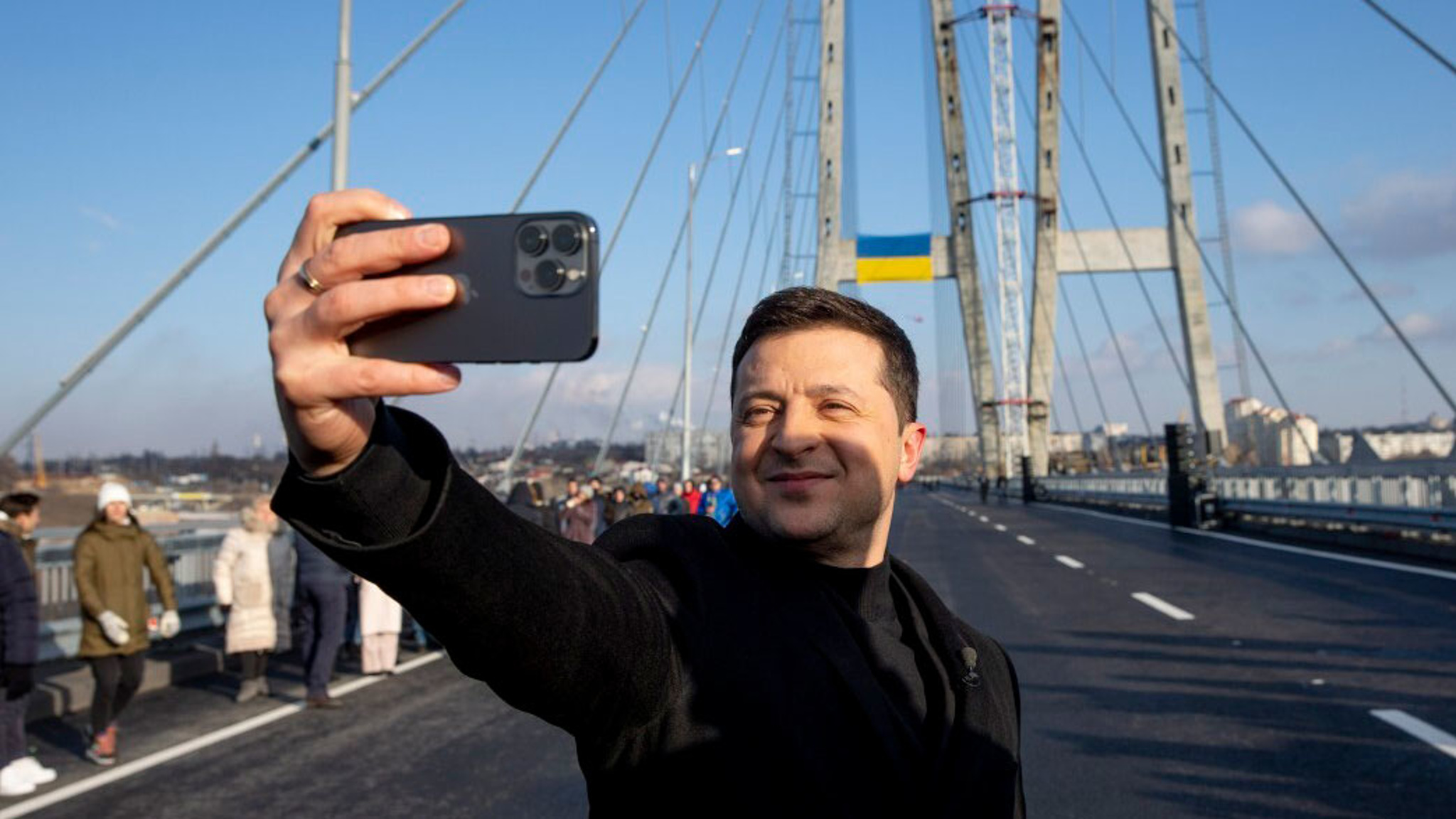 "Мы дома, мы в Украине". Зеленский записал видео, чтобы успокоить граждан