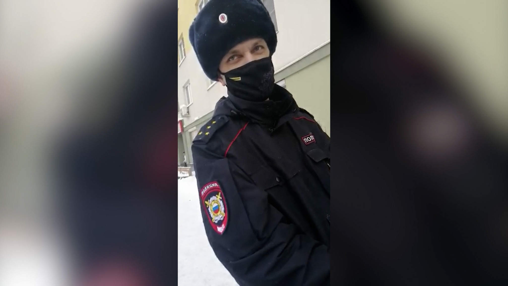 Наркокурьеры, переодетые в полицейских, попались на закладках