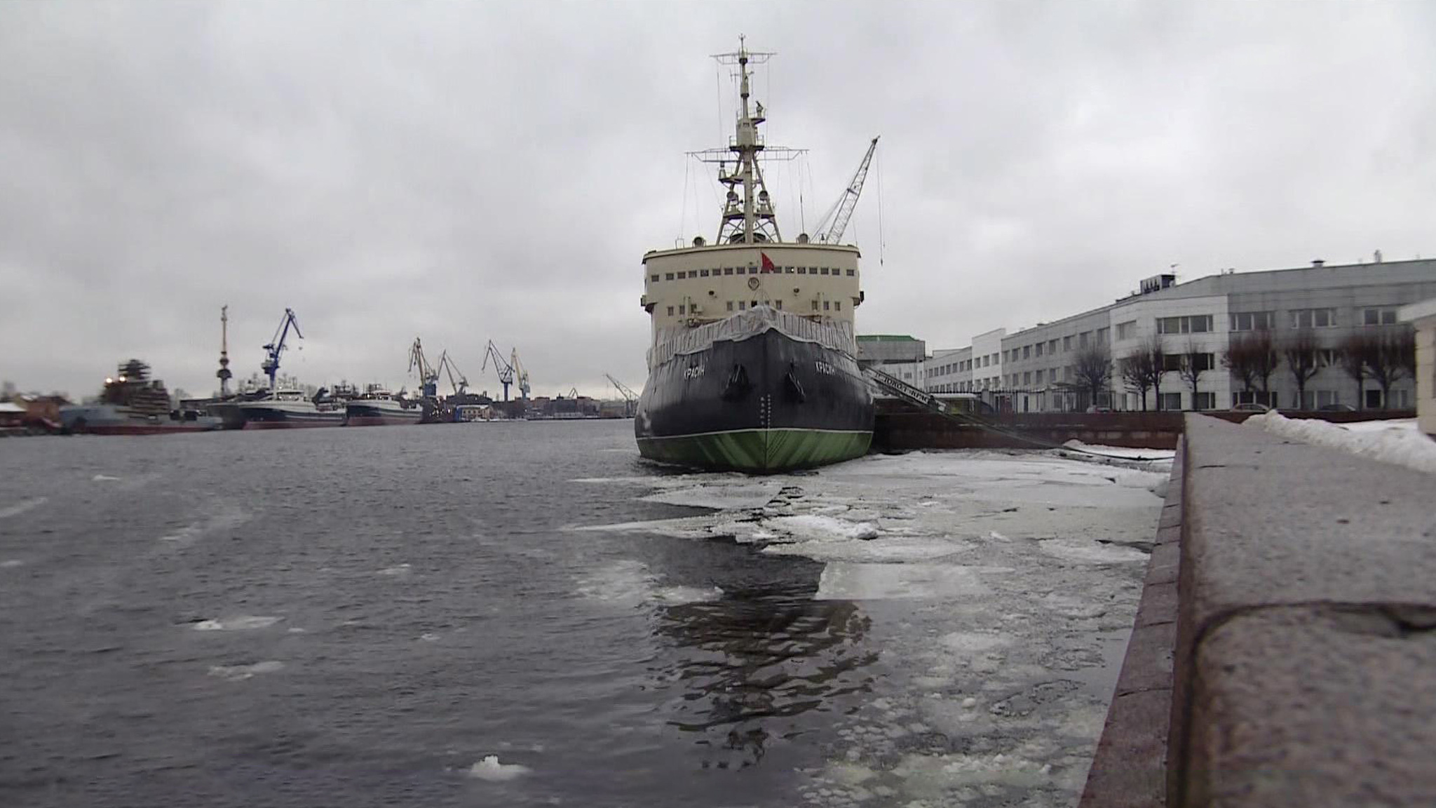 Жителей Санкт-Петербурга предупредили о резком подъеме воды в Неве