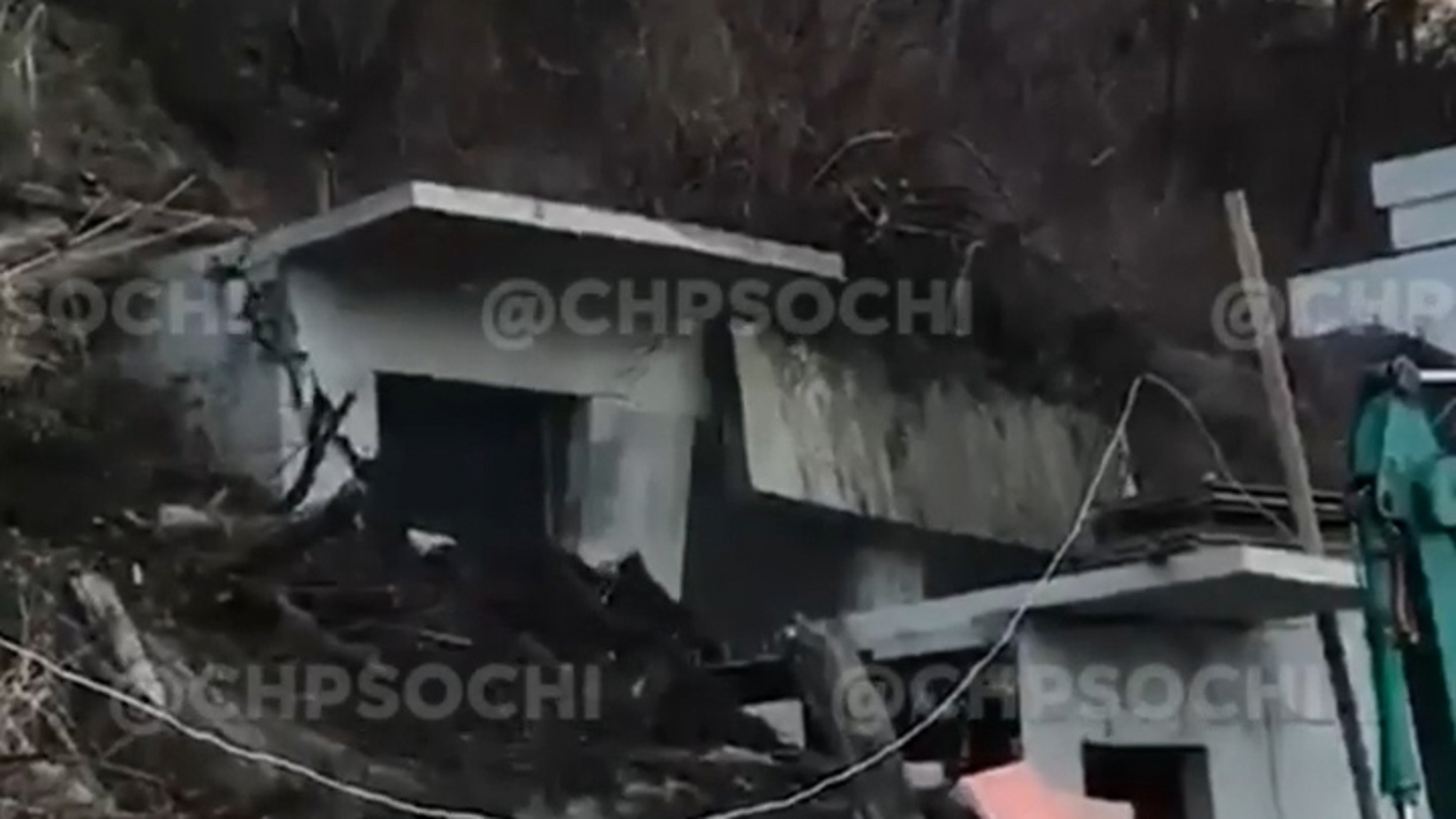 Стройку жилого дома в Сочи остановил оползень