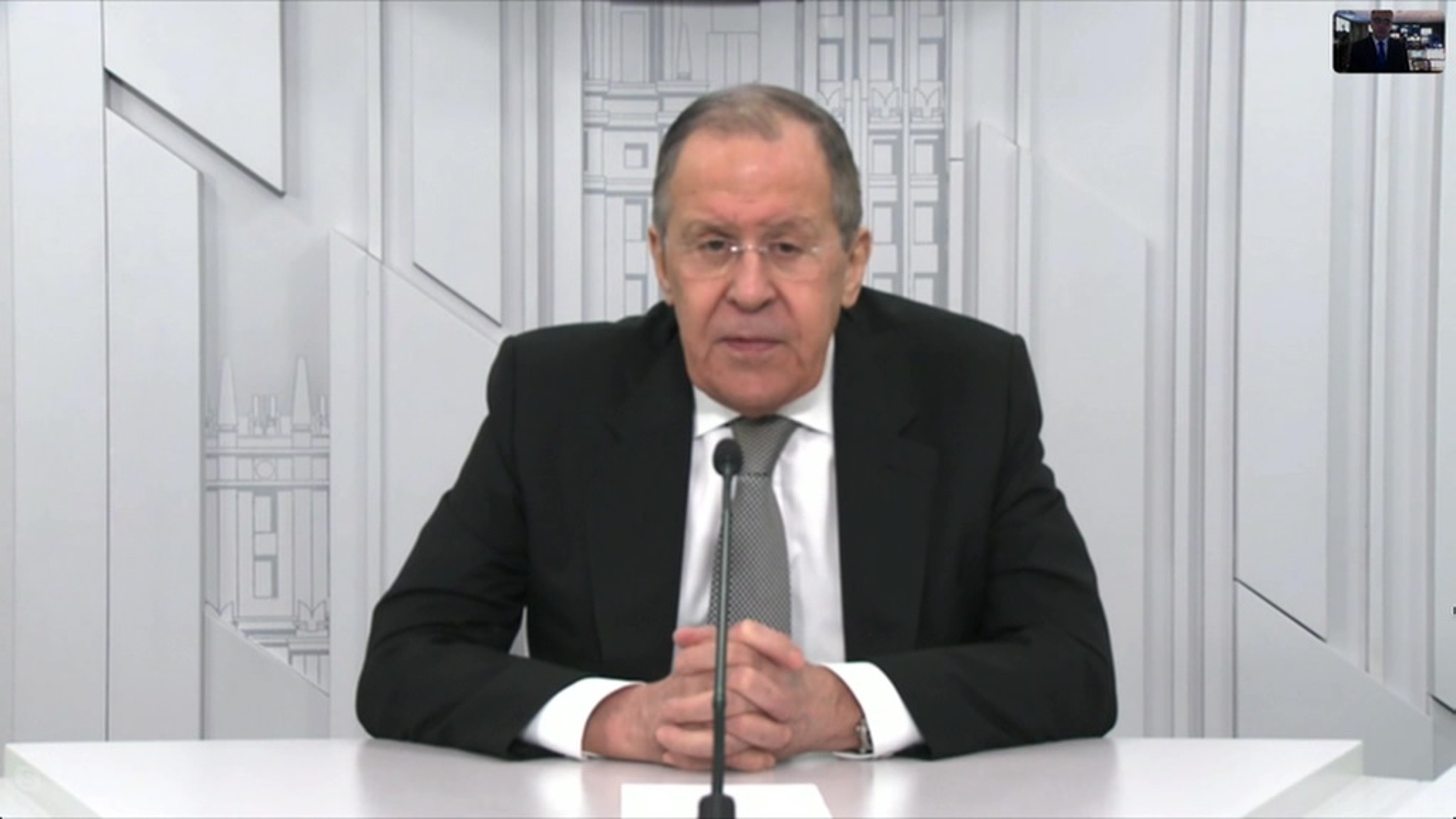 "Привыкли все беды вешать на Россию". Лавров о реакции Запада