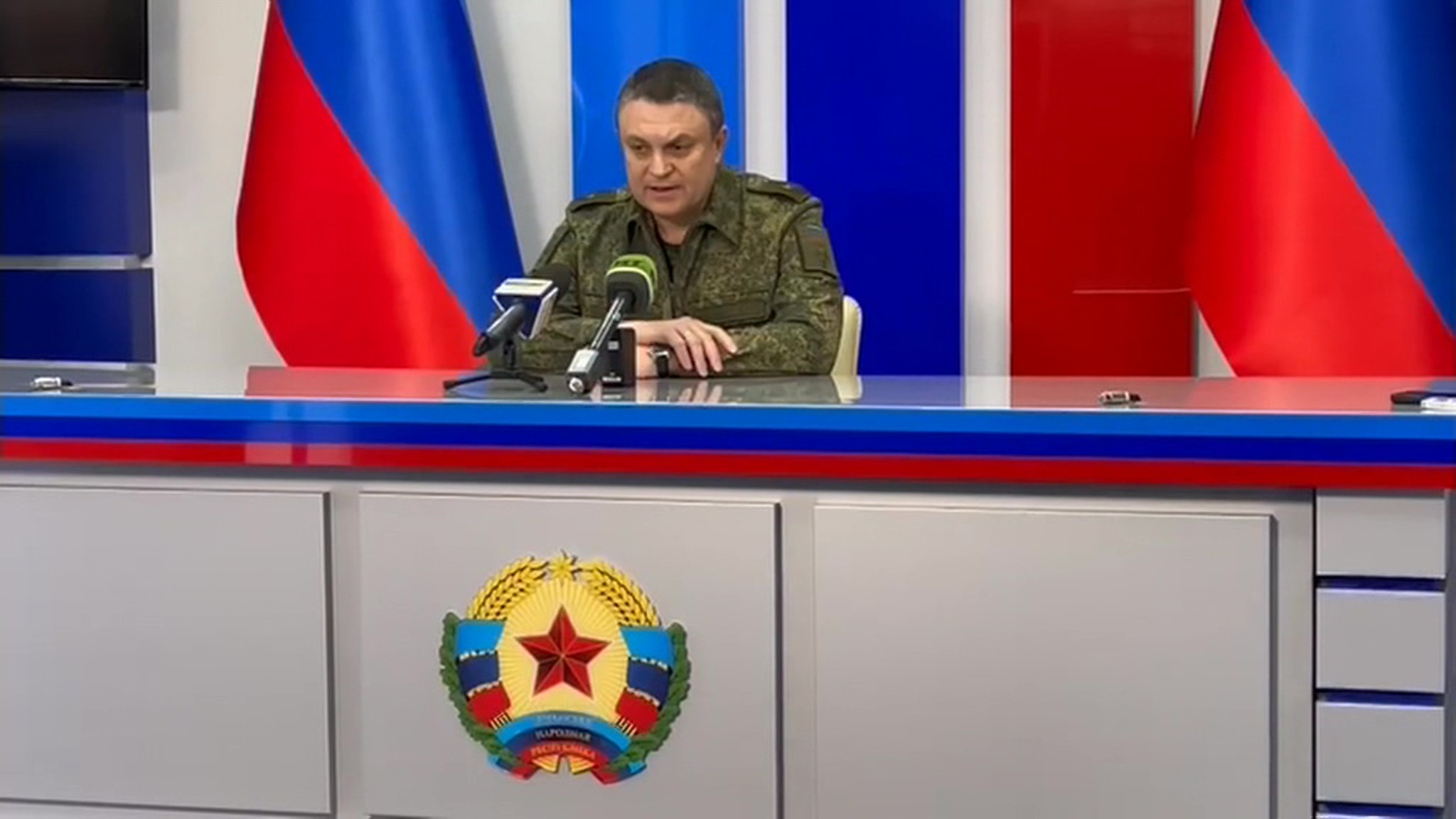 Глава ЛНР призвал украинских военных сложить оружие