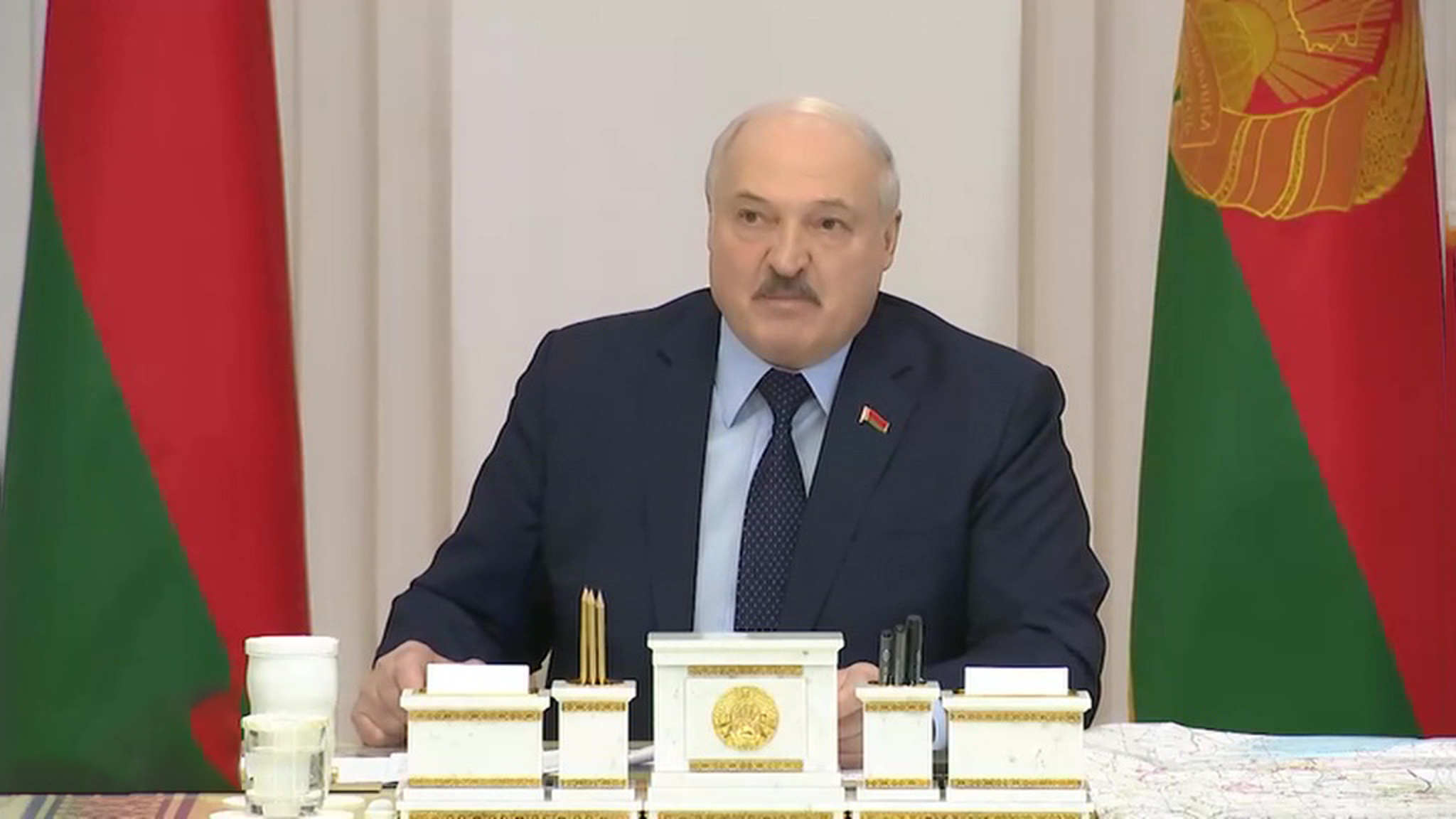"Позвонить было трудно": Лукашенко обвинил министра обороны Украины
