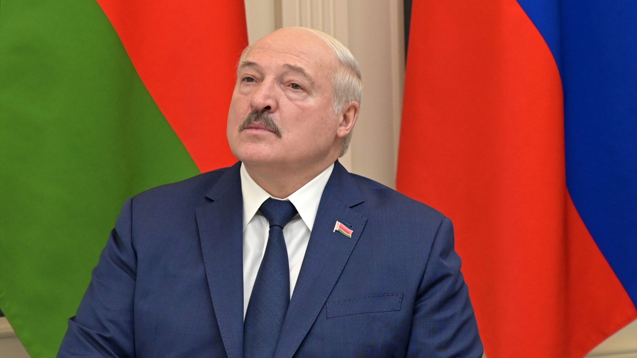 Лукашенко пояснил свою позицию по ситуации с попыткой мятежа в России