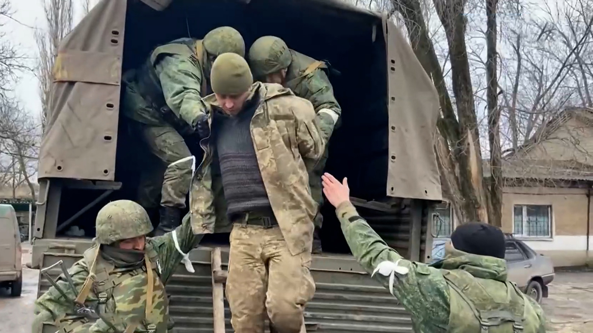 14 военнослужащих ВСУ сдались в плен под селом Петровское
