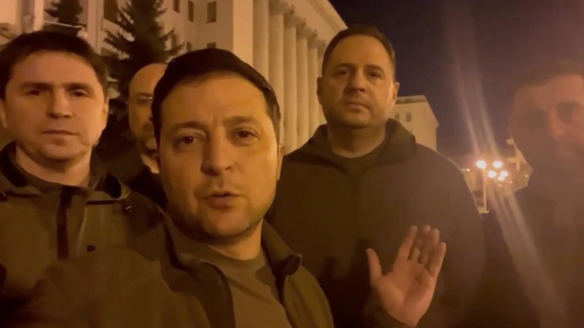 Киевляне бегут из города, а украинские националисты заговорили по-русски
