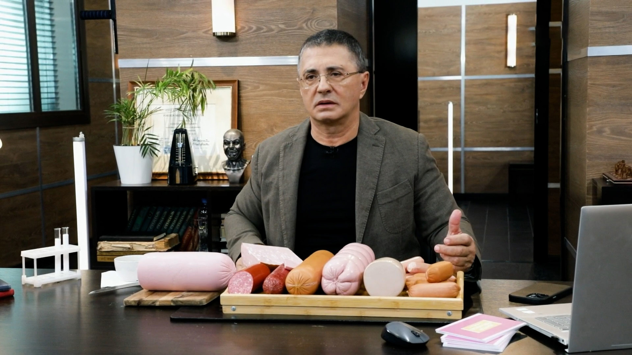"Враг №1": Мясников о продукте, убивающем половину своих потребителей