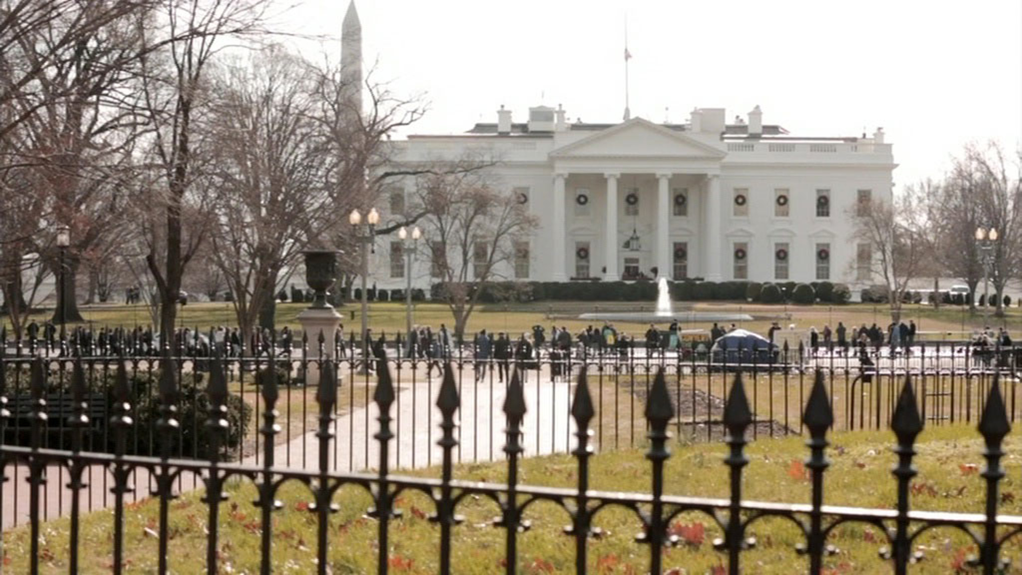 Под новые санкции США и Британии попали Песков, Шувалов и Усманов