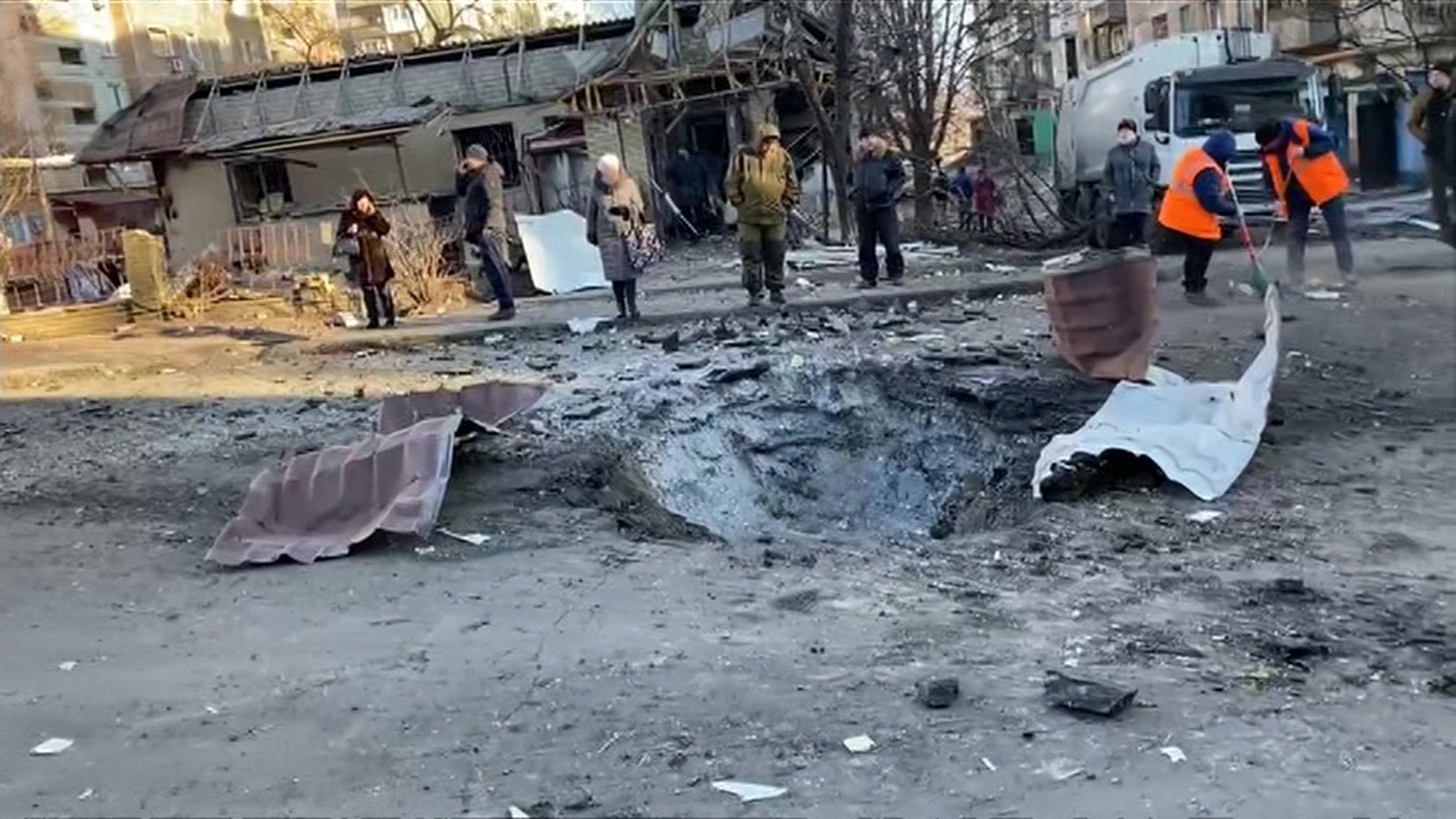 Мэр Мариуполя призывал мирных делать коктейли Молотова и бросать в военных России