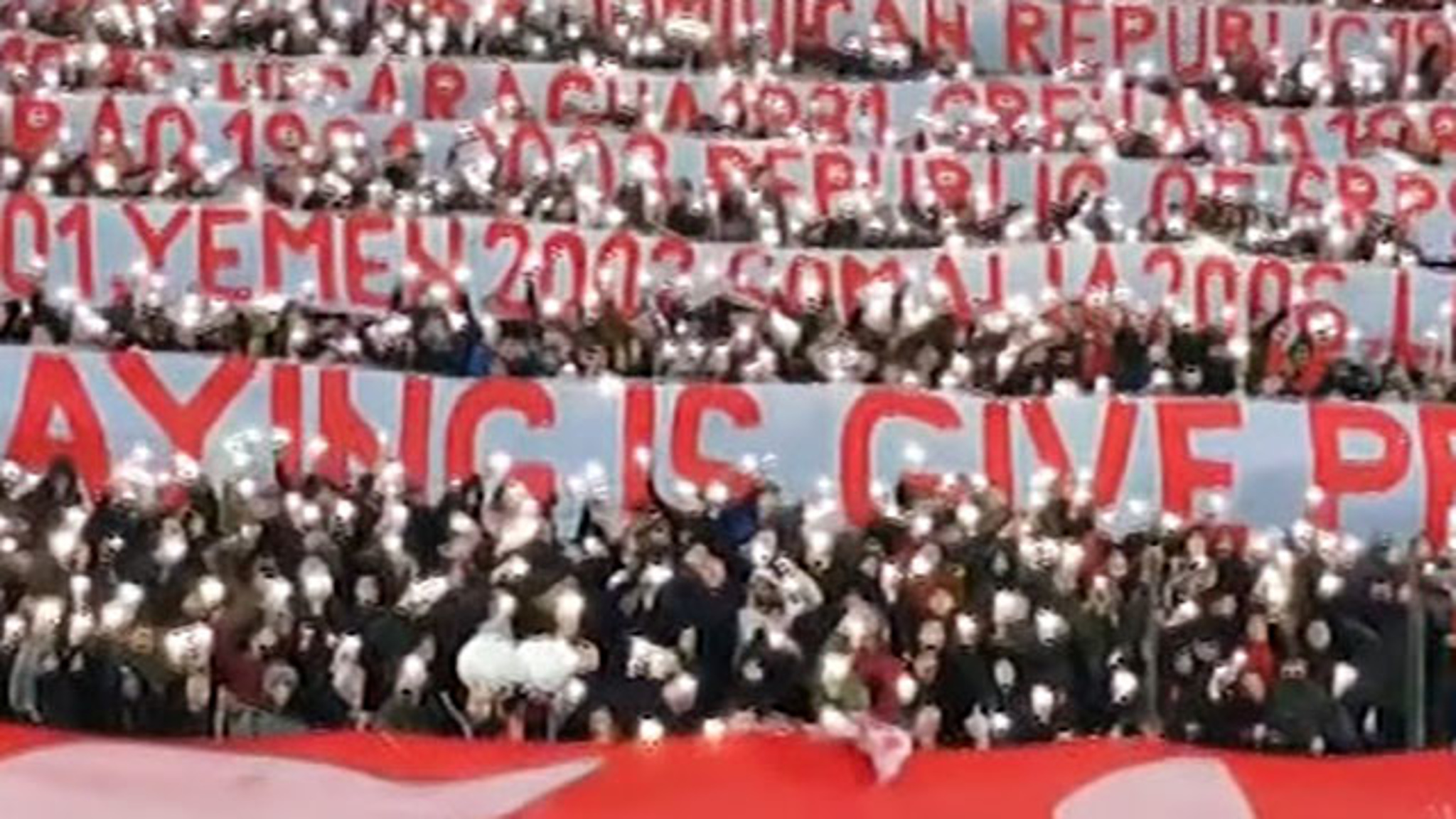 Фанаты "Црвены Звезды" спели "Катюшу" в поддержку России