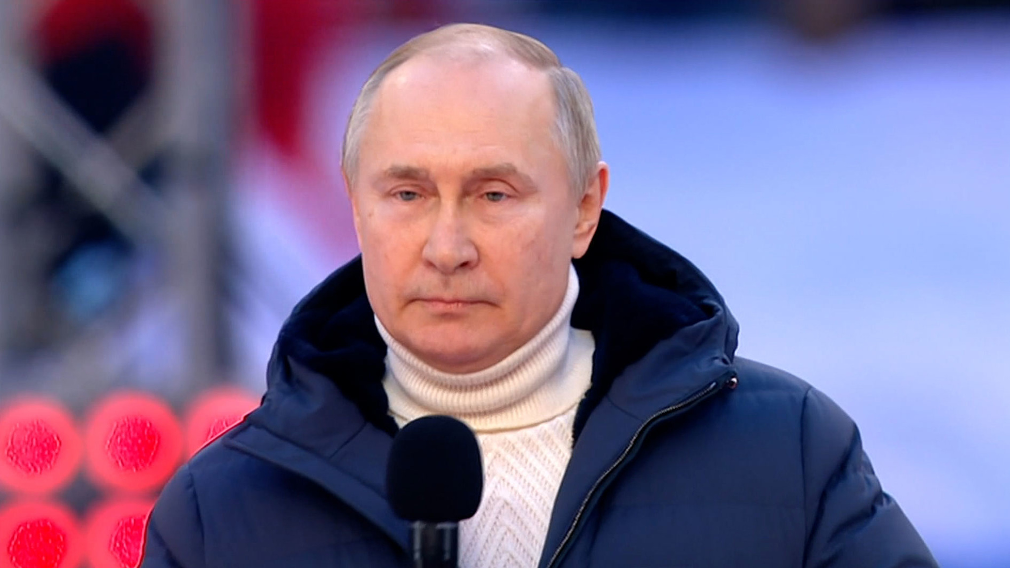 Концерт-митинг в Лужниках: как стадион приветствовал Путина