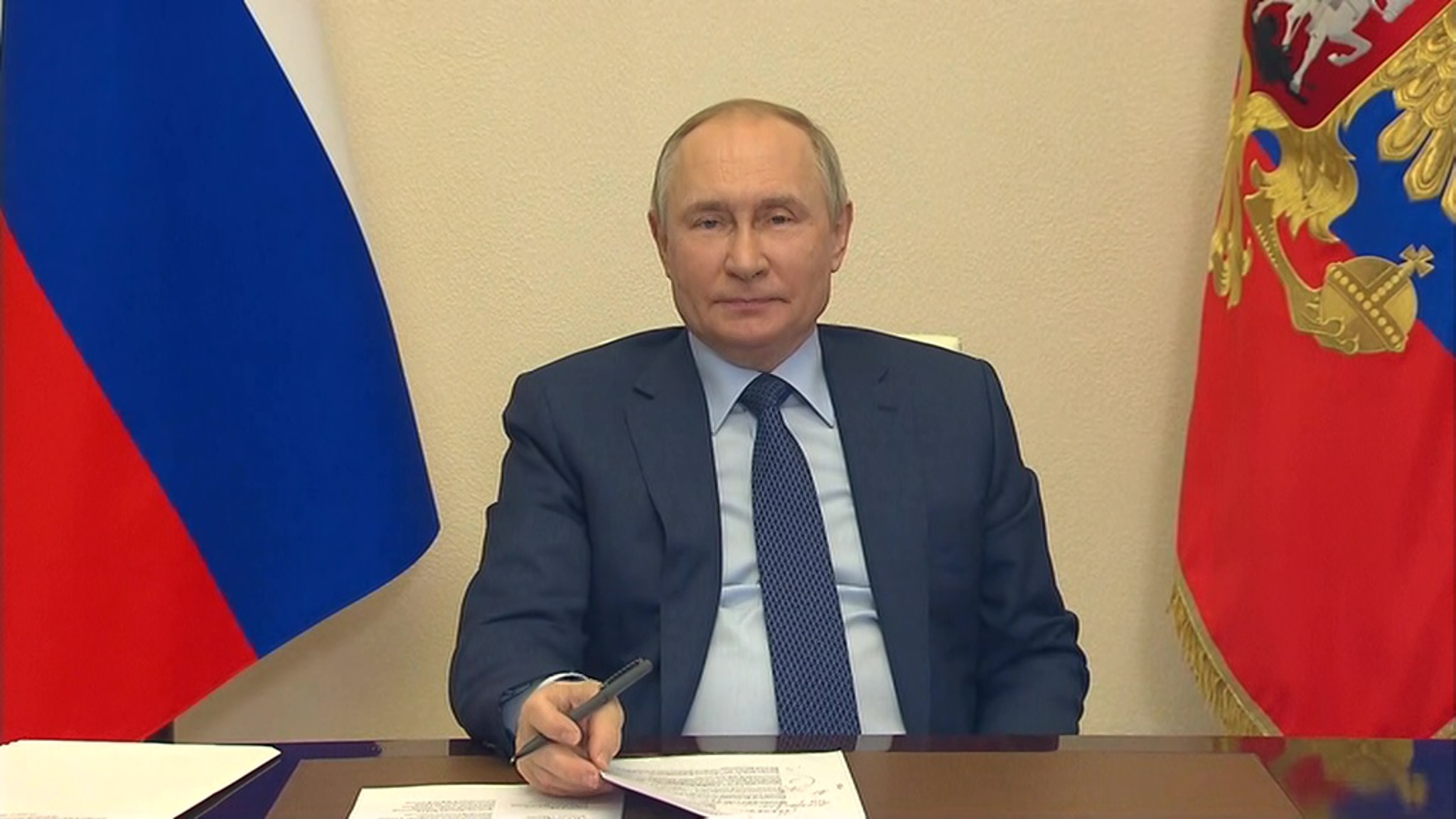 Путин: в разных странах подрываются вечные понятия и нормы