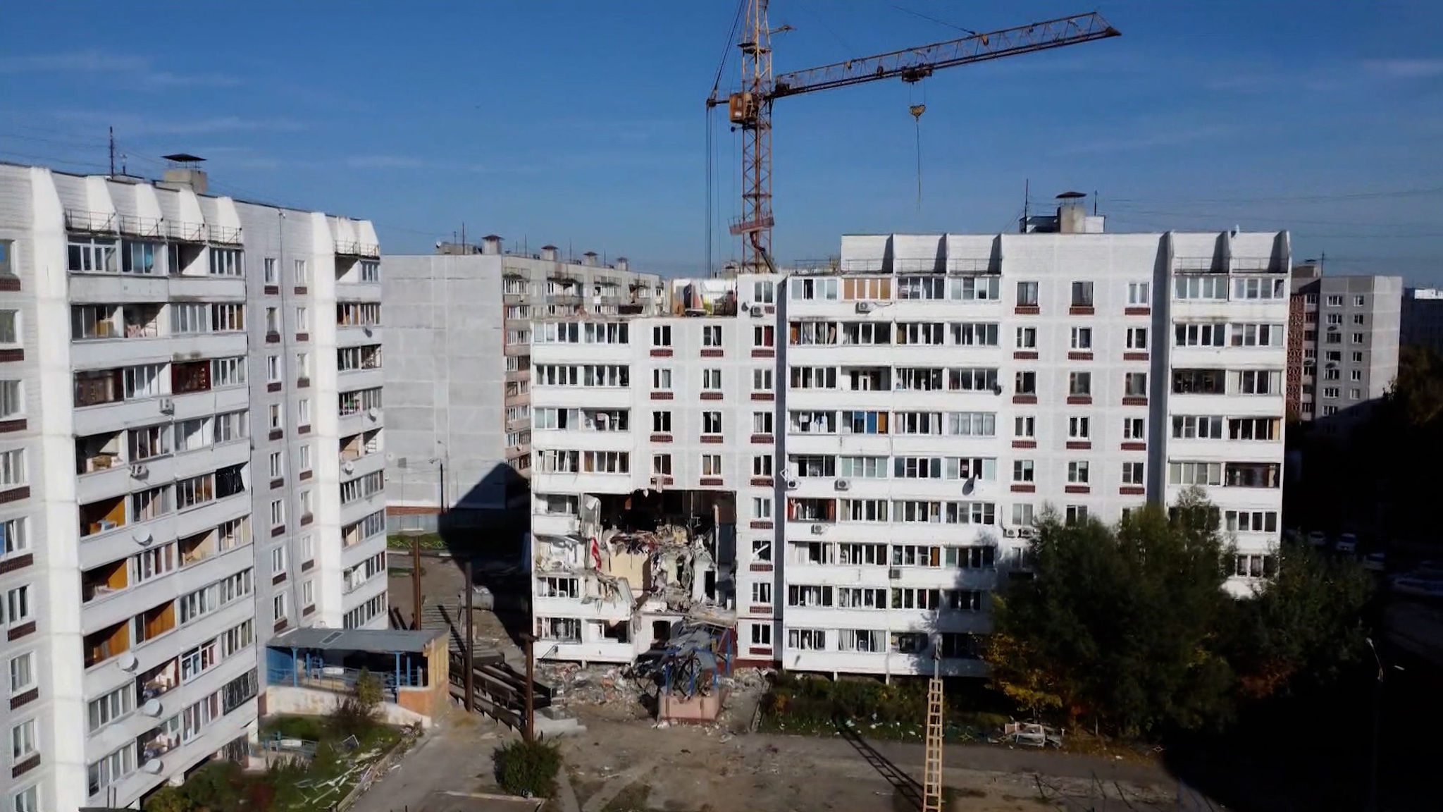 Жильцам дома в Ногинске показали, как восстанавливают их квартиры после взрыва газа