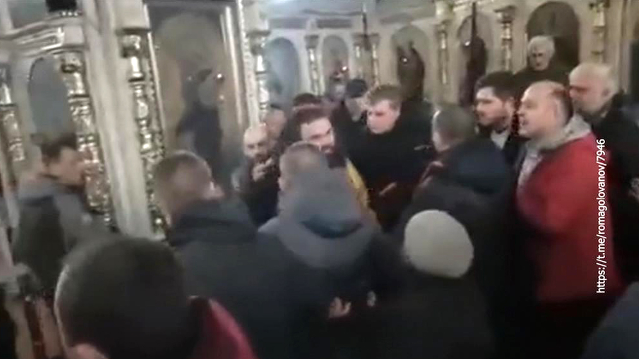 На Украине на священника напали прямо во время богослужения
