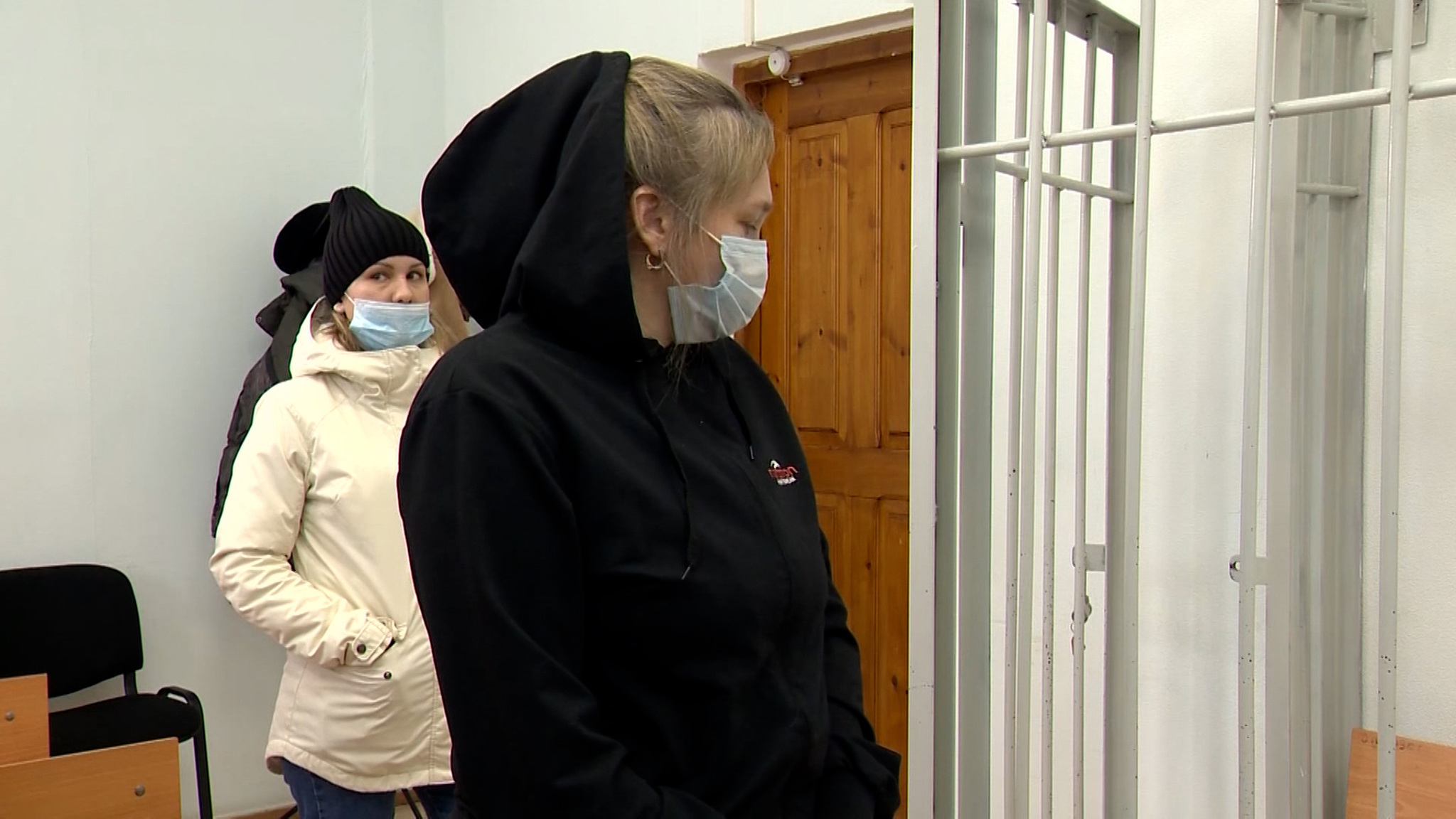 Мать, державшая голодную дочь в спортивной сумке, останется на свободе