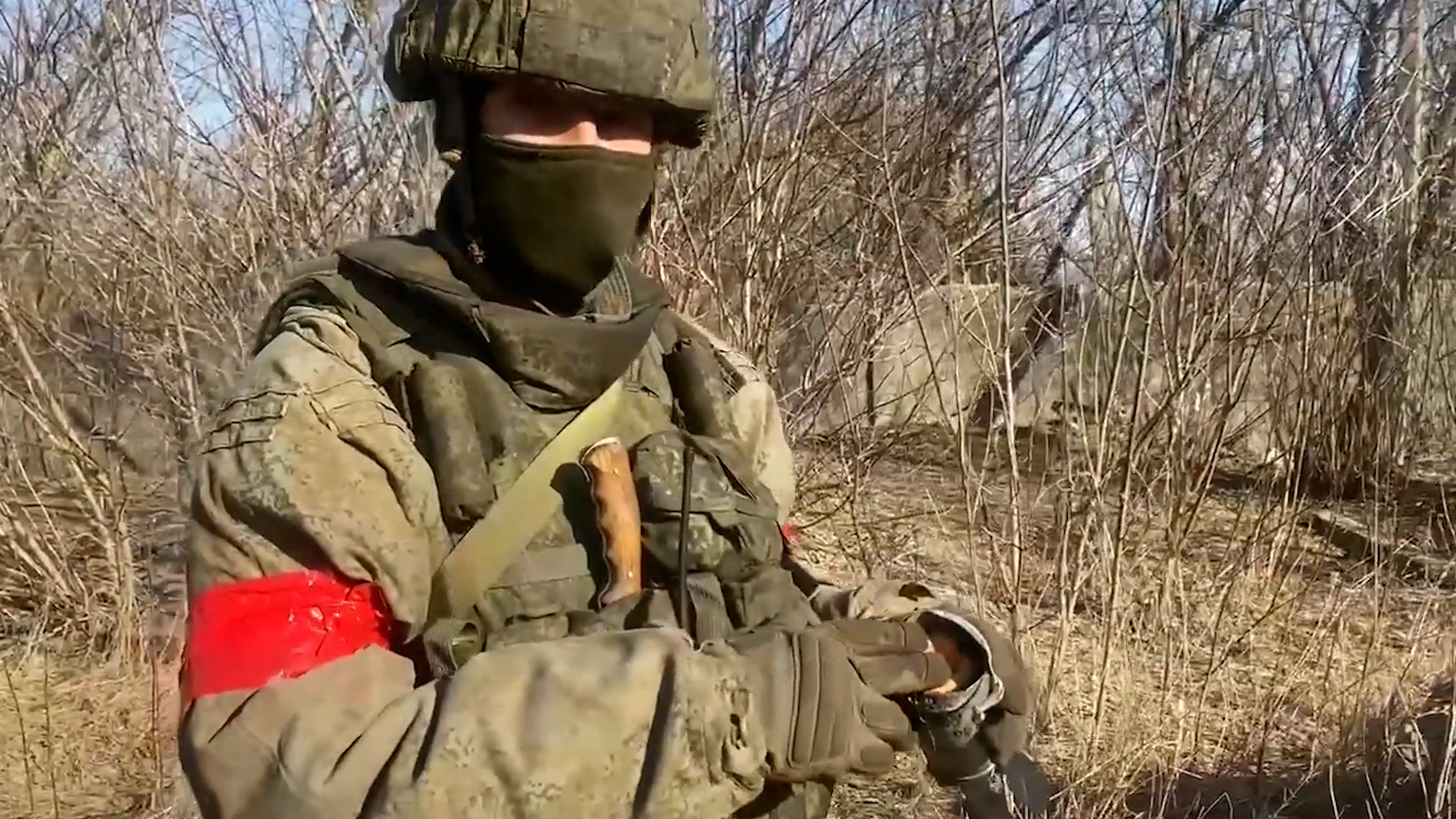 Российские военные обезвреживают неразорвавшиеся боеприпасы ВСУ