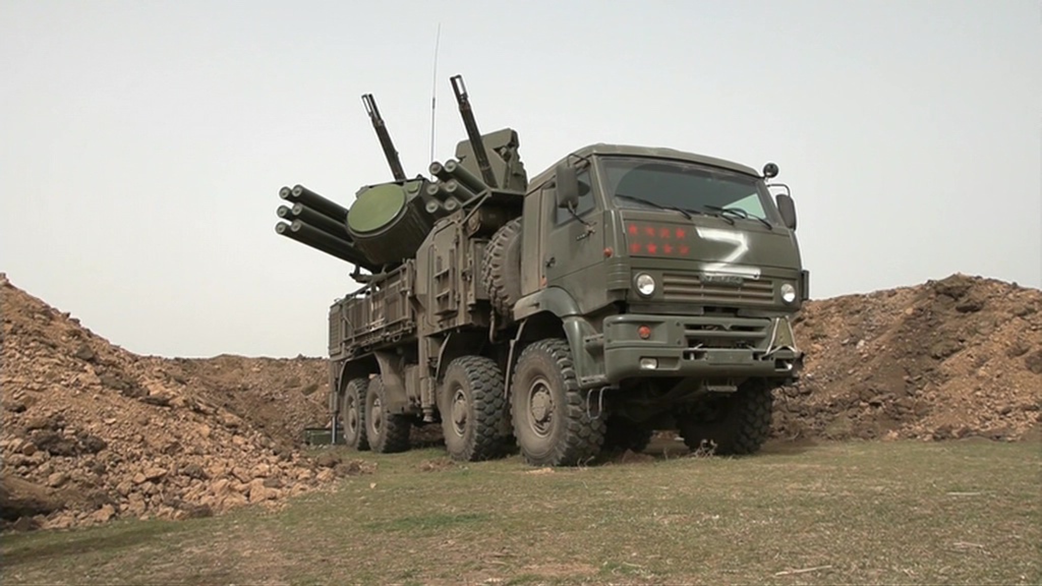 Российские зенитчики надежно защищают авиацию в небе над Украиной