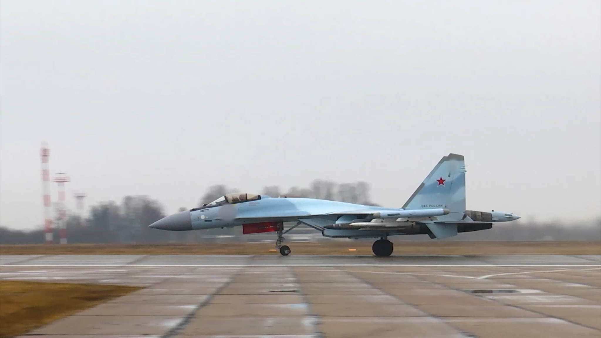 МО РФ опубликовало кадры работы Су-35 на спецоперации