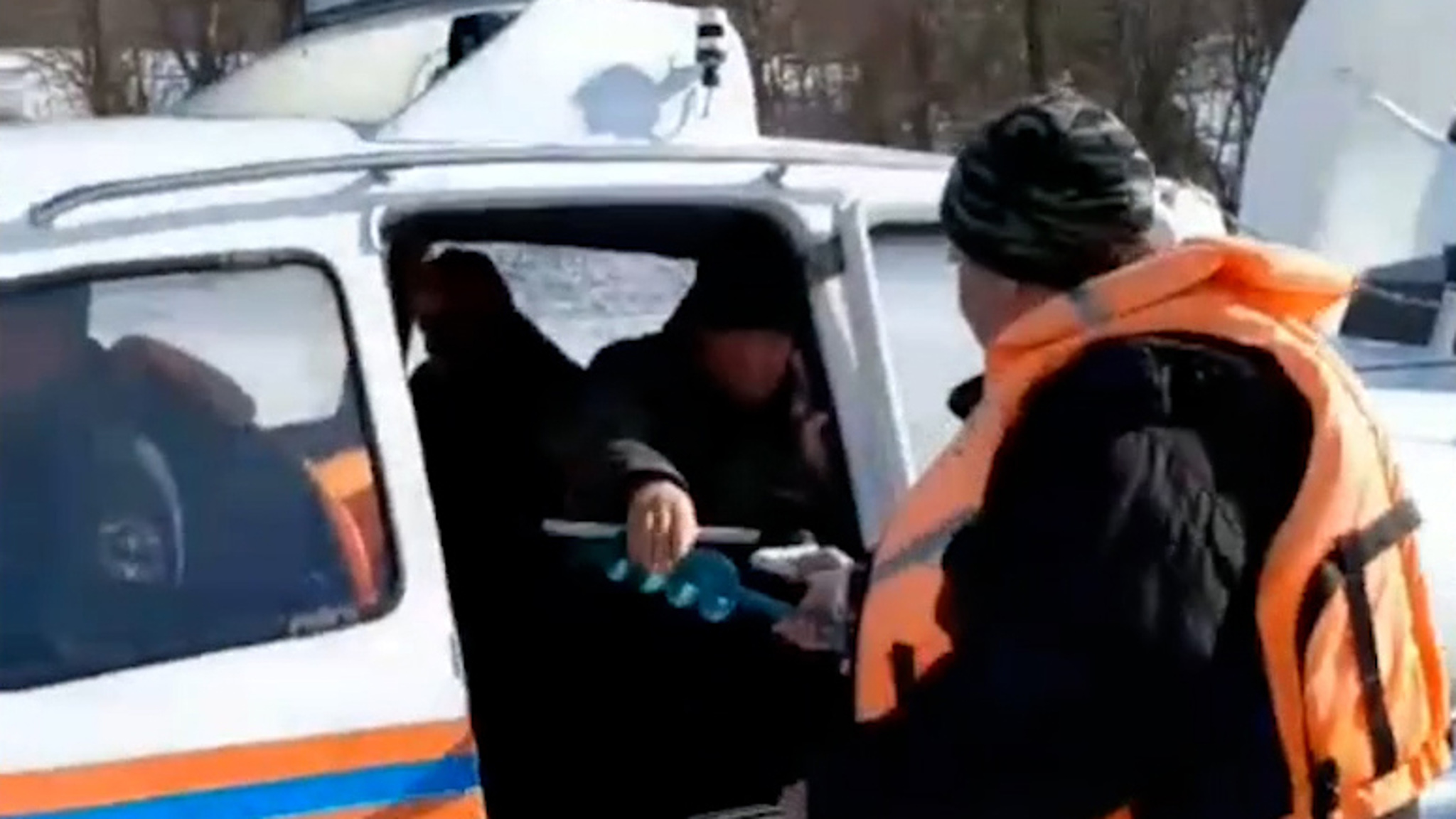 На Волге были спасены рыбаки, застрявшие на льдине