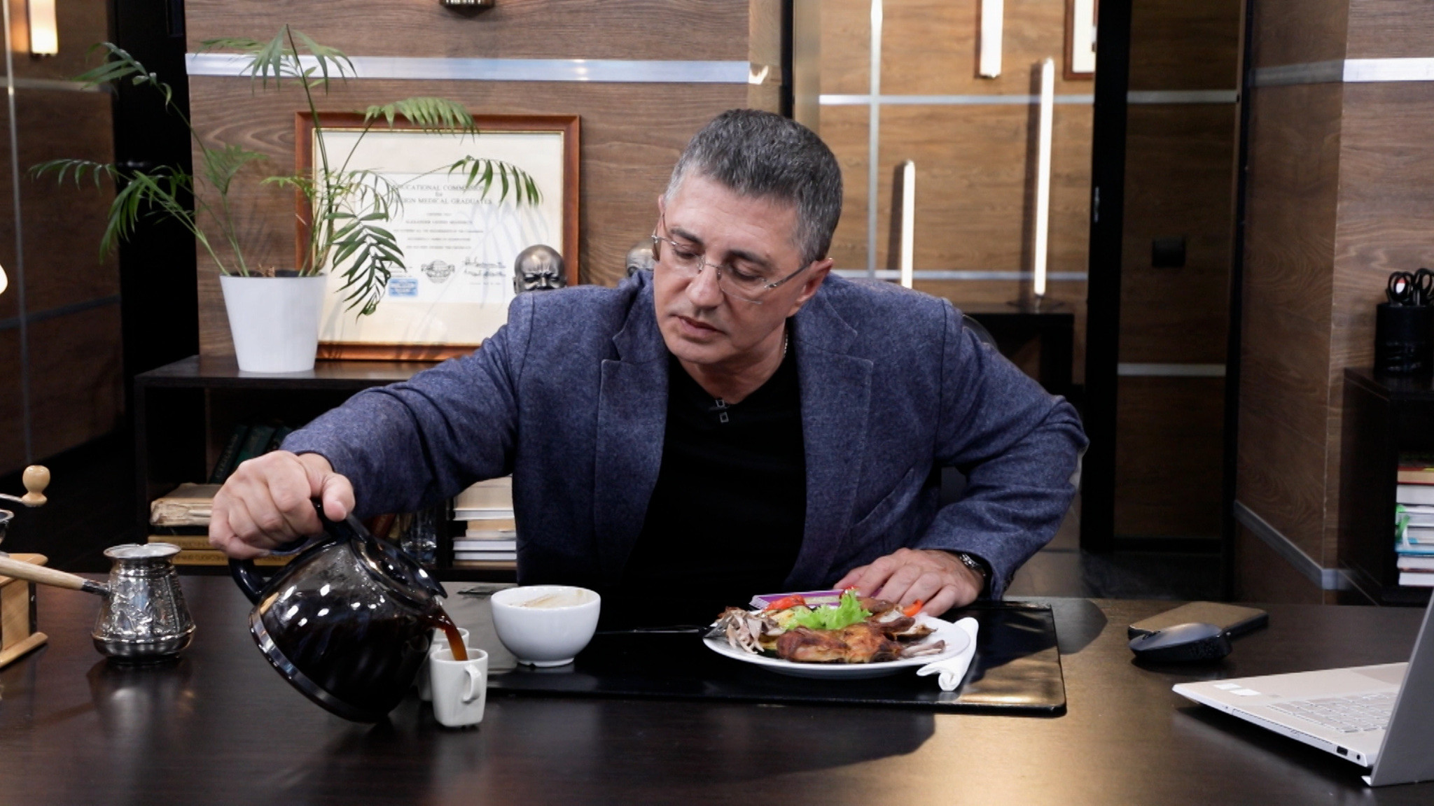 "Дар божий": Мясников назвал напиток, содержащий тысячу полезных веществ