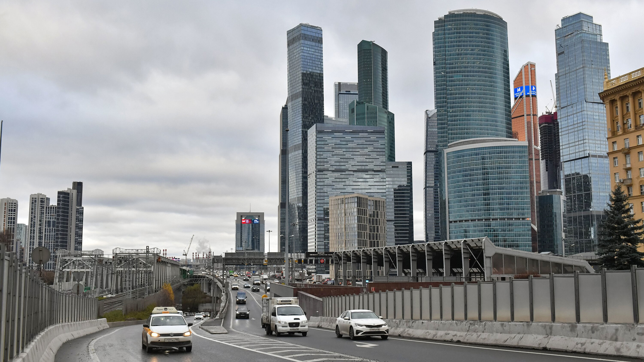 Движение в центре и на севере Москвы ограничат в ночь на 2 мая