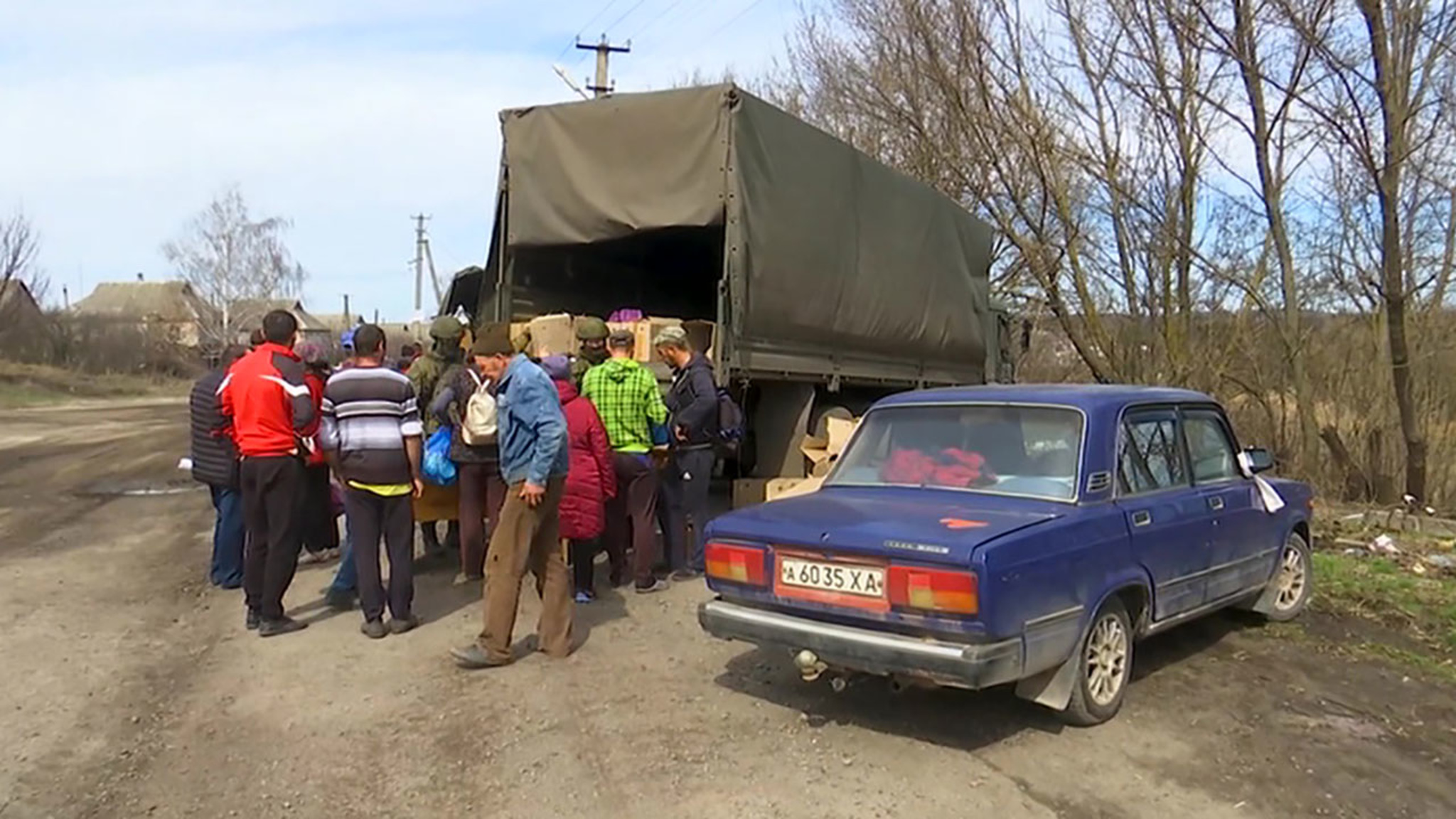 Харьковчане получили гуманитарку от российской армии