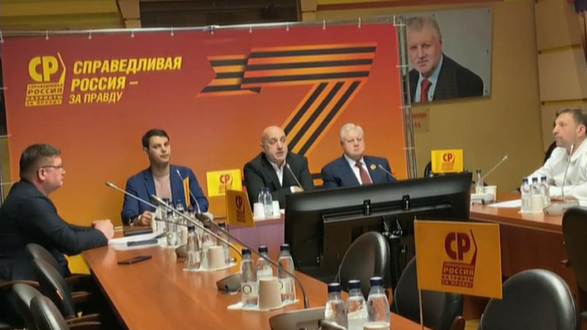 "Надо все": "Справедливая Россия" рассказала о дальнейшей гумпомощи Донбассу