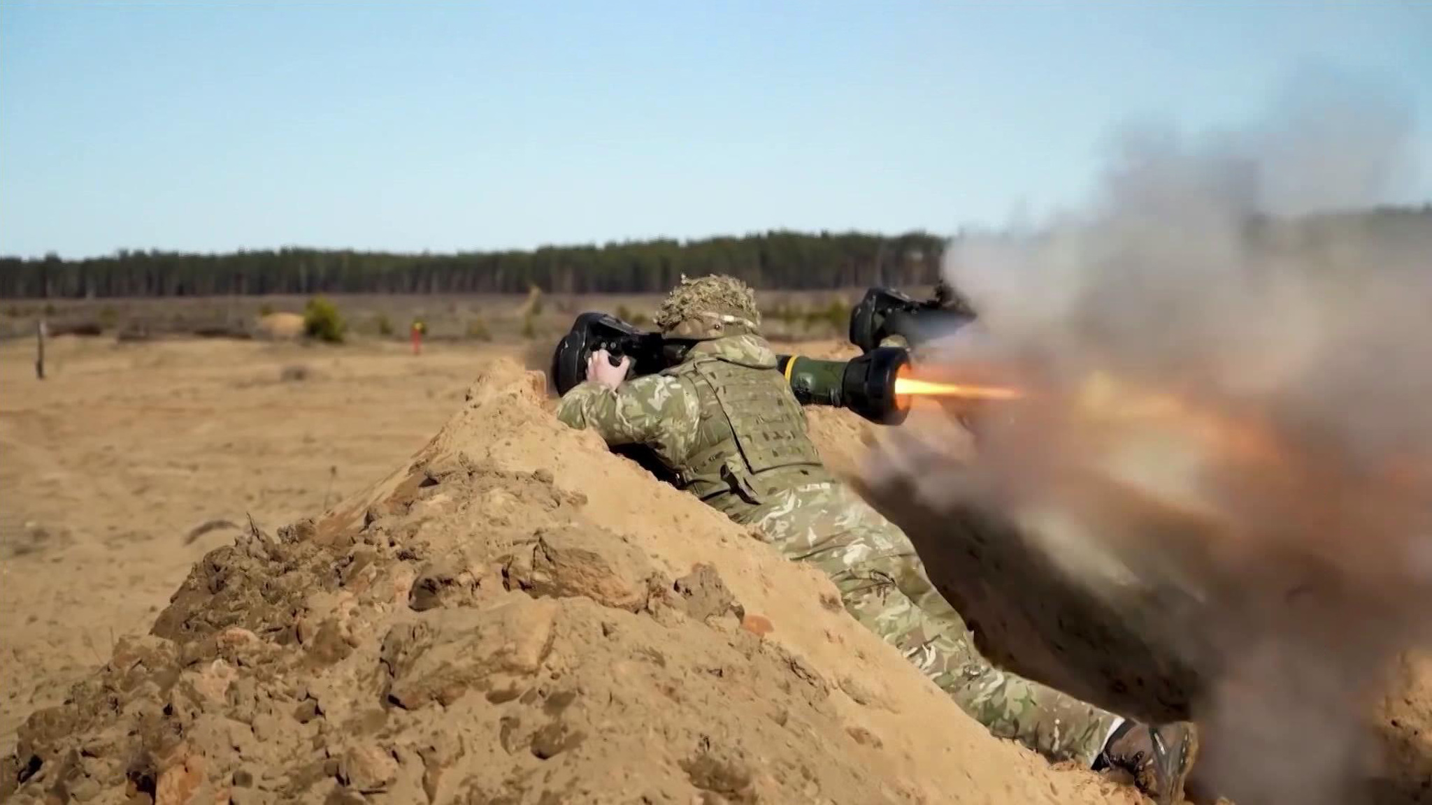 Британцы обучают украинских военных обращению с NLAW