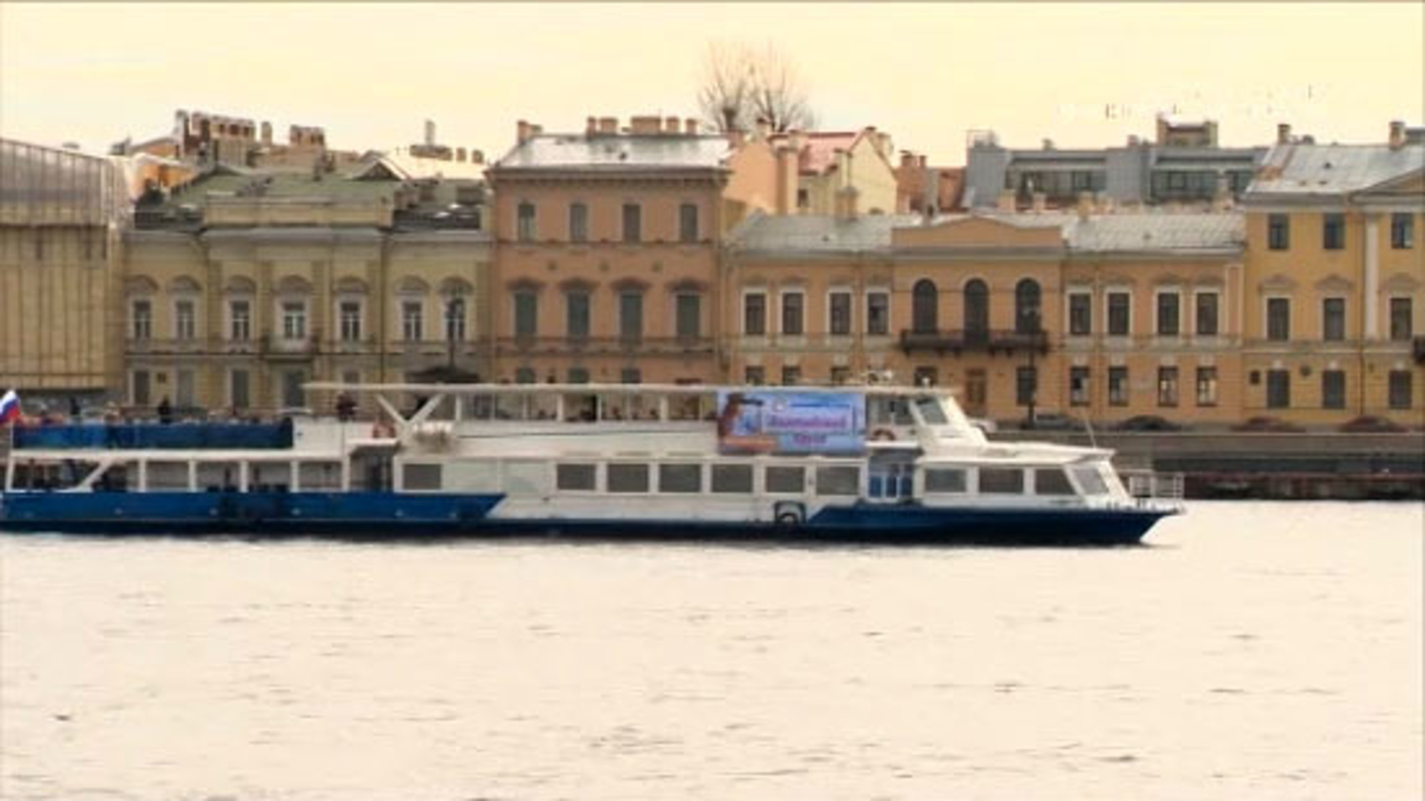 Навигация по рекам и каналам стартовала в Санкт-Петербурге